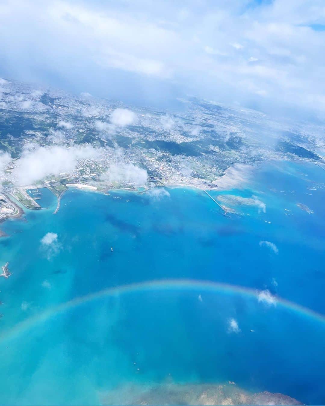 鮎河ナオミのインスタグラム：「✈️🌈💙 #与論島 #yoron」