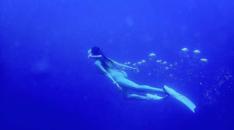 山崎みどりさんのインスタグラム写真 - (山崎みどりInstagram)「Schnorcheling🤿🐠🐬  Okinawa Ginowan 🏝  🧜🏻‍♀️💙 ────────────────────────── #時差投稿 　#snorkeling #snorkeling🐠  #schnorcheln #schnorchel #diving #divingphoto #シュノーケリング#シュノーケル#🥽#🤿#ブラジリアンビキニ#brazilianbikini#ひらめ筋」8月26日 17時32分 - midori_yamasaki_