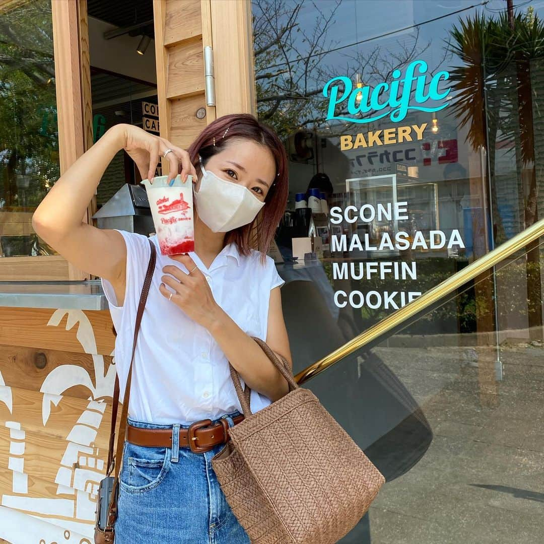 Aya（高本彩）さんのインスタグラム写真 - (Aya（高本彩）Instagram)「明日リニューアルオープンの @pacific_bakery の撮影に来ました🍞地元の方々に親しまれているハワイアンベーカリー🥐以前から大好きなパン屋さんでしたがリニューアルして更に大好きになりました🥖マラサダやスコーンは新フレーバーもでていました😭🧡 ロビンくんが撮影したパッケージのコーヒーも販売されてました☕️ #pacificbakery #七里ヶ浜#パン屋さん#パン#撮影」8月26日 13時04分 - aya_dream04