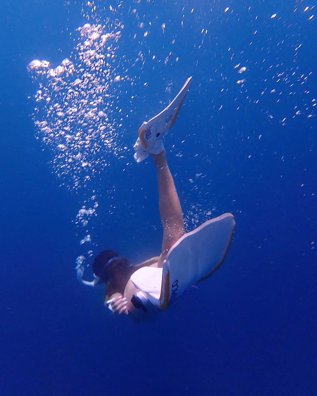 山崎みどりさんのインスタグラム写真 - (山崎みどりInstagram)「Schnorcheling🤿🐠🐬  Okinawa Ginowan 🏝  息が長ーく続くようになりたい😶‍🌫️  ────────────────────────── #時差投稿　#snorkeling #snorkeling🐠  #schnorcheln #schnorchel #diving #divingphoto #シュノーケリング#シュノーケル#🥽#🤿#ブラジリアンビキニ#brazilianbikini#ひらめ筋」8月26日 14時57分 - midori_yamasaki_