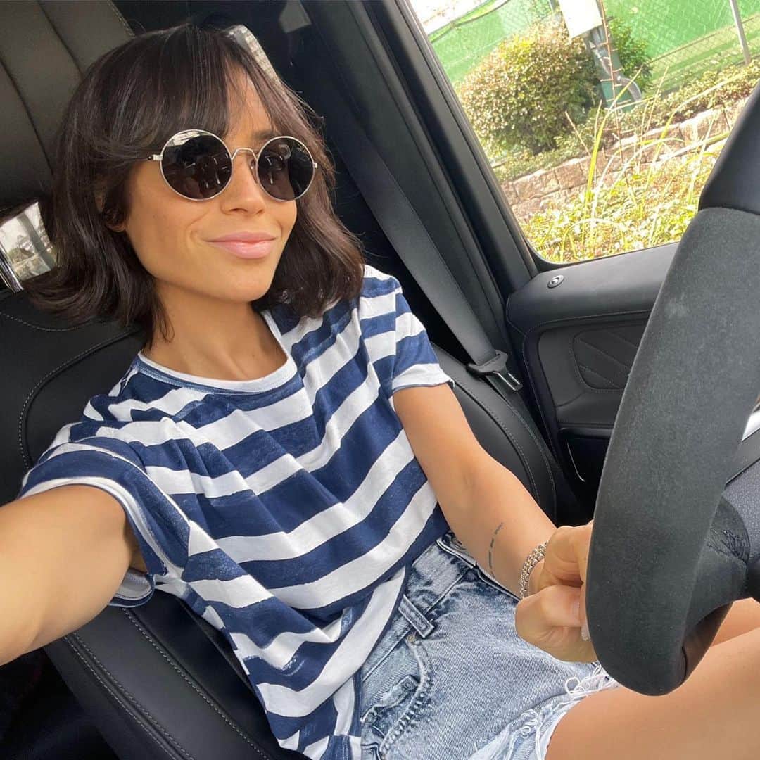 アンナ・オルティス（イニエスタの妻）のインスタグラム：「Taxi 𝓜𝚊𝚖𝚒 🚗😂」