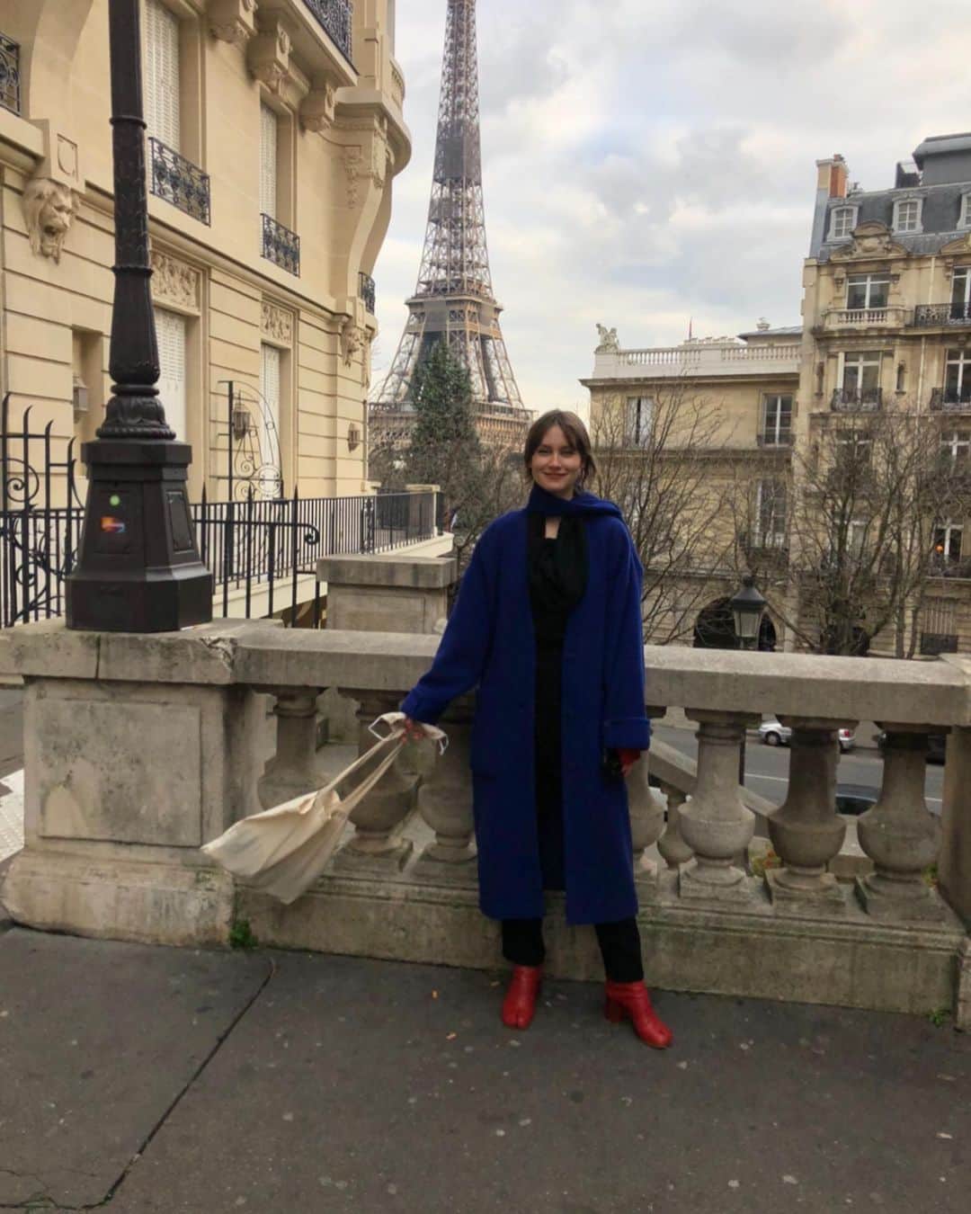 Aidan Leaさんのインスタグラム写真 - (Aidan LeaInstagram)「Happy birthday to my stunning Parisian muse 🍎 this city is not the same sans toi ❤️ #tumemanques #douf #comebackpls」8月26日 15時41分 - aidanleaa