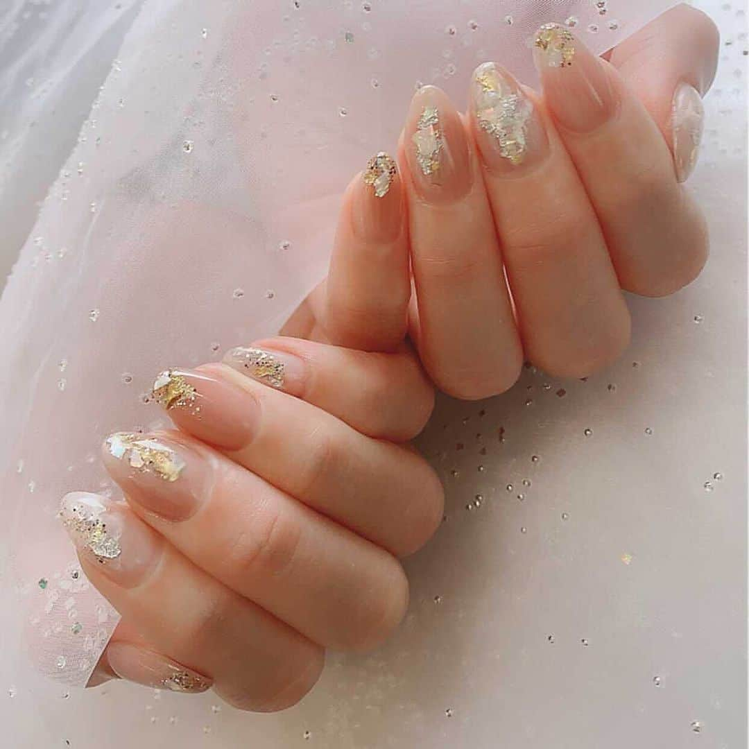 伊東亜梨沙さんのインスタグラム写真 - (伊東亜梨沙Instagram)「newnail💅🤍  @elnailsalon  . はあ😮‍💨 今回のネイルも可愛すぎる... このクオリティで1時間で終わるの凄すぎるよね❣️ ネイルって大体2〜3時間かかるじゃん？！だから予定空けるの割と苦労してたんだけど @elnailsalon は空き時間にサクッと行けるし本当大助かりすぎるよ🥰 . 今回はマツエクも一緒にやってもらったから寝てる間にマツエクもネイルも終わってた。笑 しかもね‼️マツエクも上手くて速いの‼️ 完璧すぎます👼 . . #elnailsalon #elnail #nail #ネイル #ネイルデザイン #くすみネイル #ニュアンスネイル #ニュアンスネイルデザイン #マツエク #マツエクデザイン」8月26日 15時42分 - arisa__917m