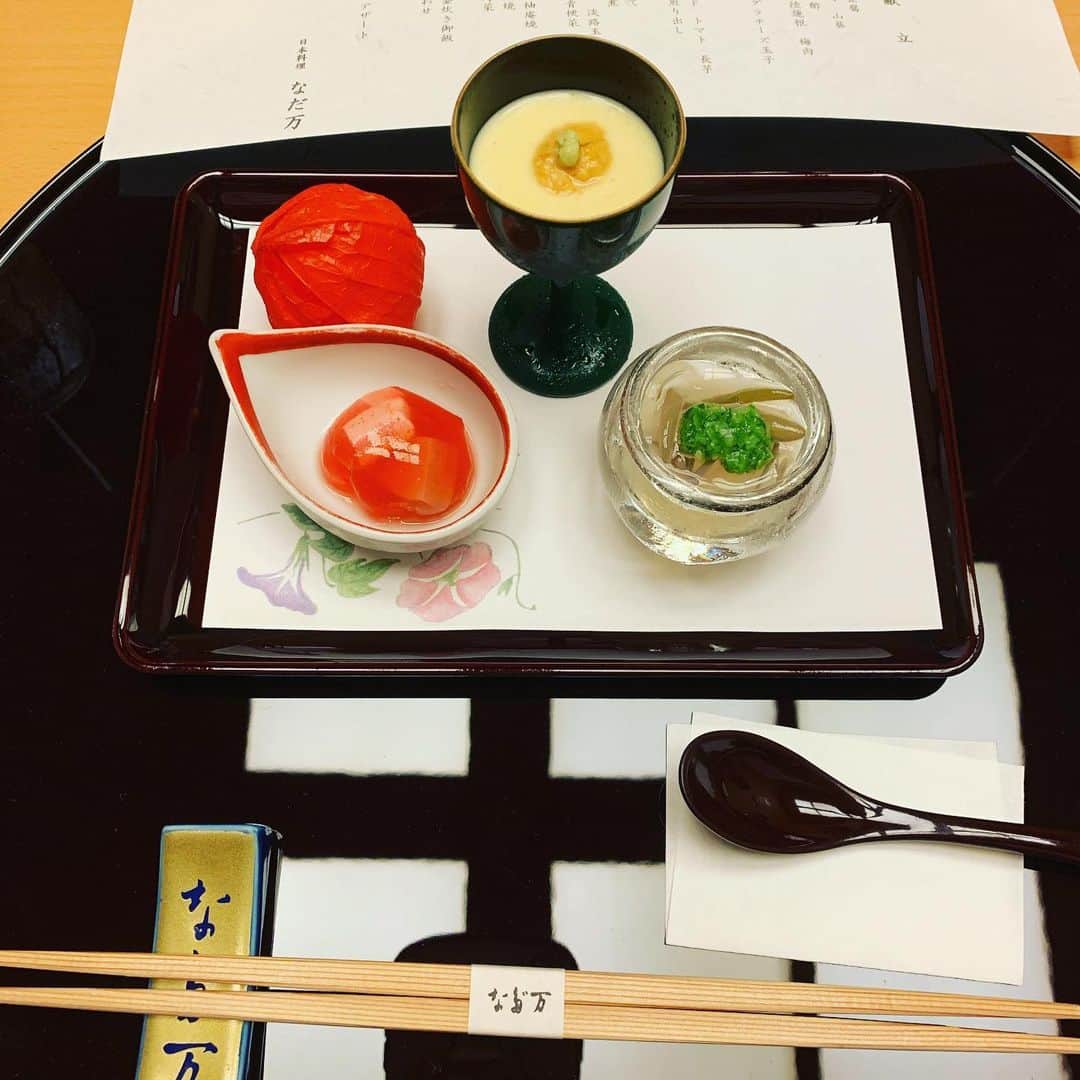 佐藤ただすけのインスタグラム：「🎀  いつかの家族会議のランチ。  あと何回、一緒にご飯を食べられるだろうか。  みんながそれぞれ幸せでありますように。  #トランスジェンダー  #ランチ #家族会議  #transgender #LGBTQ #Lunch #withmyfamily」