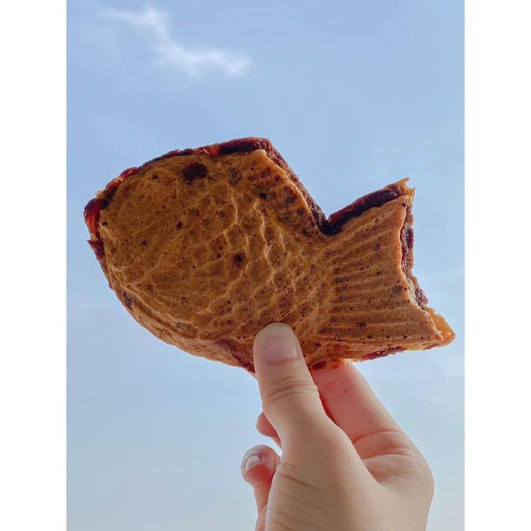 田中萌さんのインスタグラム写真 - (田中萌Instagram)「* 買っちゃった  今日のアベヒルでたい焼きの話題を扱ったのでつい  ※紹介したお店のものではありません  #たいやき#たい焼き#鯛焼き#つぶあん派#頭からいくタイプ#ABEMAヒルズ#アベヒル」8月26日 18時57分 - moetanaka_ex