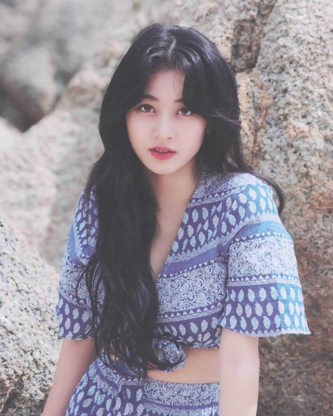 ジヒョさんのインスタグラム写真 - (ジヒョInstagram)「♡ she’s genuinely the prettiest girl ever💔💔⠀ — Yes I‘m Jihyo Photobook › © njmsjmdct2」8月26日 18時57分 - jypjihyo