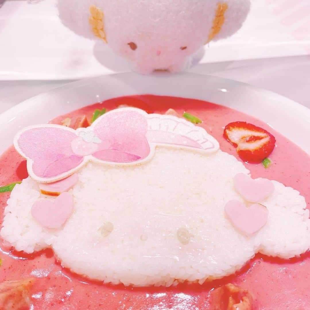 こぎみゅん（サンリオ）さんのインスタグラム写真 - (こぎみゅん（サンリオ）Instagram)「みゅ〜ん･･🍓🍓🍓 初恋カフェ、とってもおいしいみゅん･･！ あのコにも食べてほしいみゅん･･♡  #サンリオ #キャラクター #小麦粉の妖精 #こぎみゅん #sanrio #character #cogimyun #初恋カフェ #こぎみゅんカフェ #🍓 #渋谷109」8月26日 19時06分 - cogimyun_official