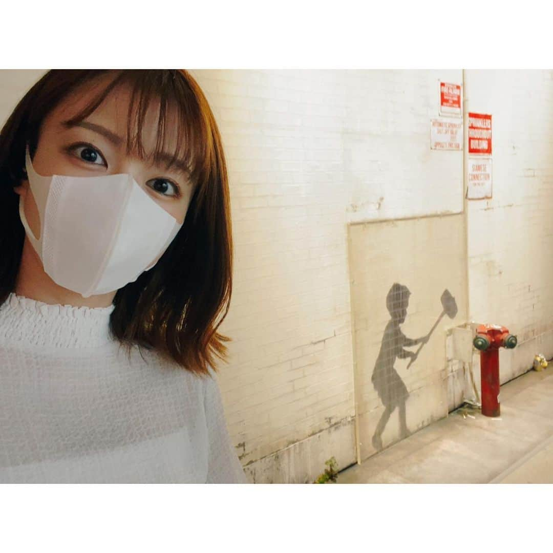 滝菜月さんのインスタグラム写真 - (滝菜月Instagram)「全面撮影OKの、バンクシーって誰?展 ⁡ ⁡ 世界中に分散しているバンクシーのストリートアートを テレビスタジオの美術チームがリアルサイズで再現していて、 アートだけじゃなく周りの街並みも細かく作られているので 本当にその街に訪れたような感覚に😲 これが今回の見どころの新感覚没入型展示ってやつかぁ!!とワクワクしながら回りました。 ⁡ #バンクシー  #バンクシーって誰展」8月26日 19時37分 - taki_natsuki