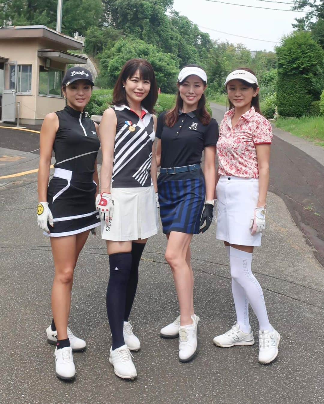 ImotoEtsuyo さんのインスタグラム写真 - (ImotoEtsuyo Instagram)「都内から近い　#川崎国際ゴルフ生田緑地ゴルフ場 へ！  ここまでアップダウンのあるコースは 久しぶりでした。  でも，たまにはこんなコースが楽しいです！  ・ #ウェア　#tops ➡︎ @lanvin_sport_official  #ランバンスポール   ・ ・ #ゴルフ動画  #夏ゴルフ  #夏ゴルフコーデ  #ゴルフウェア  #ゴルフ女子  #ゴルフ場 #ゴルフ  #ゴルフコーデ  #ゴルフスイング  #ゴルフ好き  #ゴルフファッション  #ゴルフ仲間募集中  #golf  #golfswing  #golfwear  #golfstagram  #golflife  #golfday #川崎国際生田緑地ゴルフ場  #パター #練習 します。」8月26日 19時57分 - bisuhada