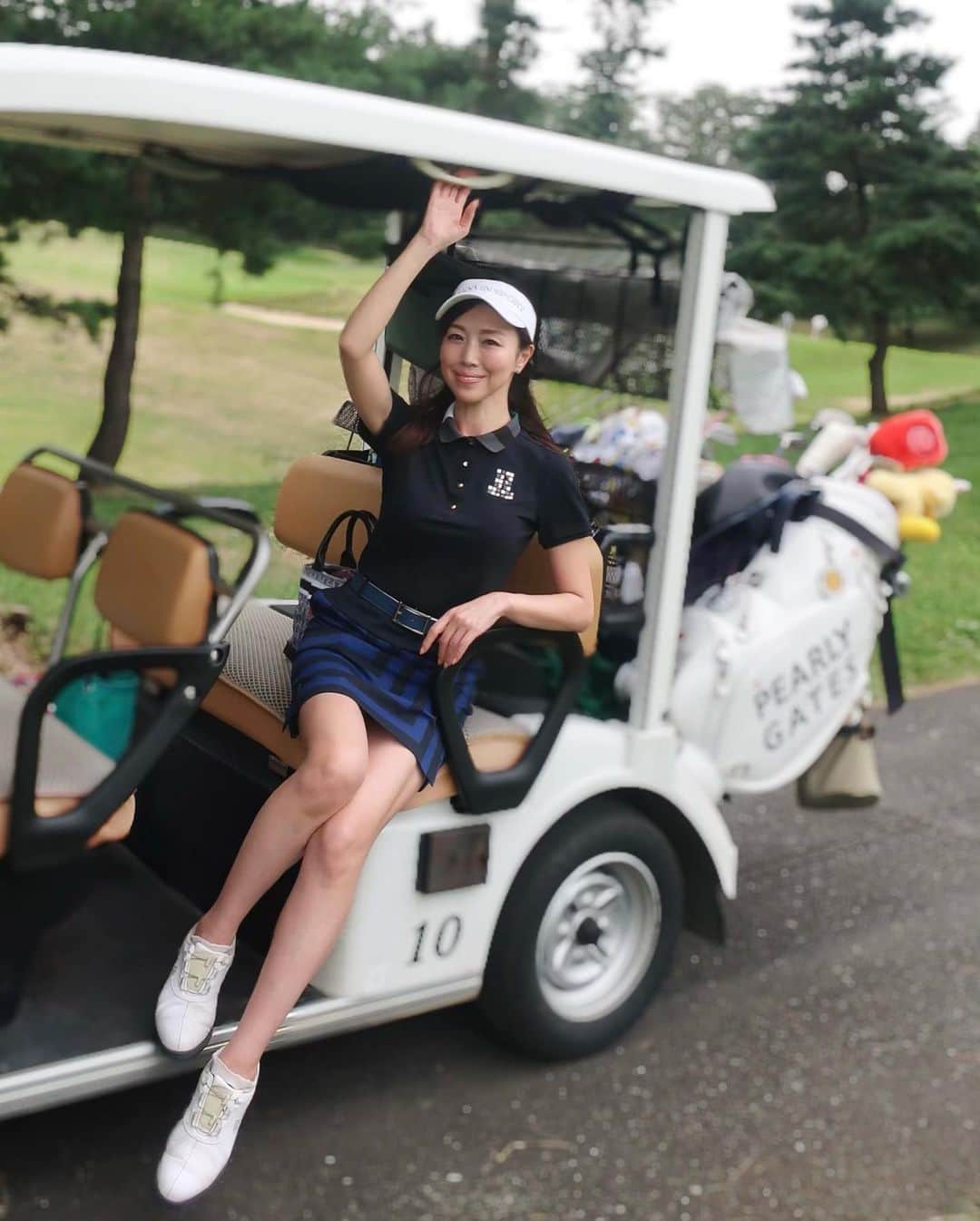 ImotoEtsuyo さんのインスタグラム写真 - (ImotoEtsuyo Instagram)「都内から近い　#川崎国際ゴルフ生田緑地ゴルフ場 へ！  ここまでアップダウンのあるコースは 久しぶりでした。  でも，たまにはこんなコースが楽しいです！  ・ #ウェア　#tops ➡︎ @lanvin_sport_official  #ランバンスポール   ・ ・ #ゴルフ動画  #夏ゴルフ  #夏ゴルフコーデ  #ゴルフウェア  #ゴルフ女子  #ゴルフ場 #ゴルフ  #ゴルフコーデ  #ゴルフスイング  #ゴルフ好き  #ゴルフファッション  #ゴルフ仲間募集中  #golf  #golfswing  #golfwear  #golfstagram  #golflife  #golfday #川崎国際生田緑地ゴルフ場  #パター #練習 します。」8月26日 19時57分 - bisuhada