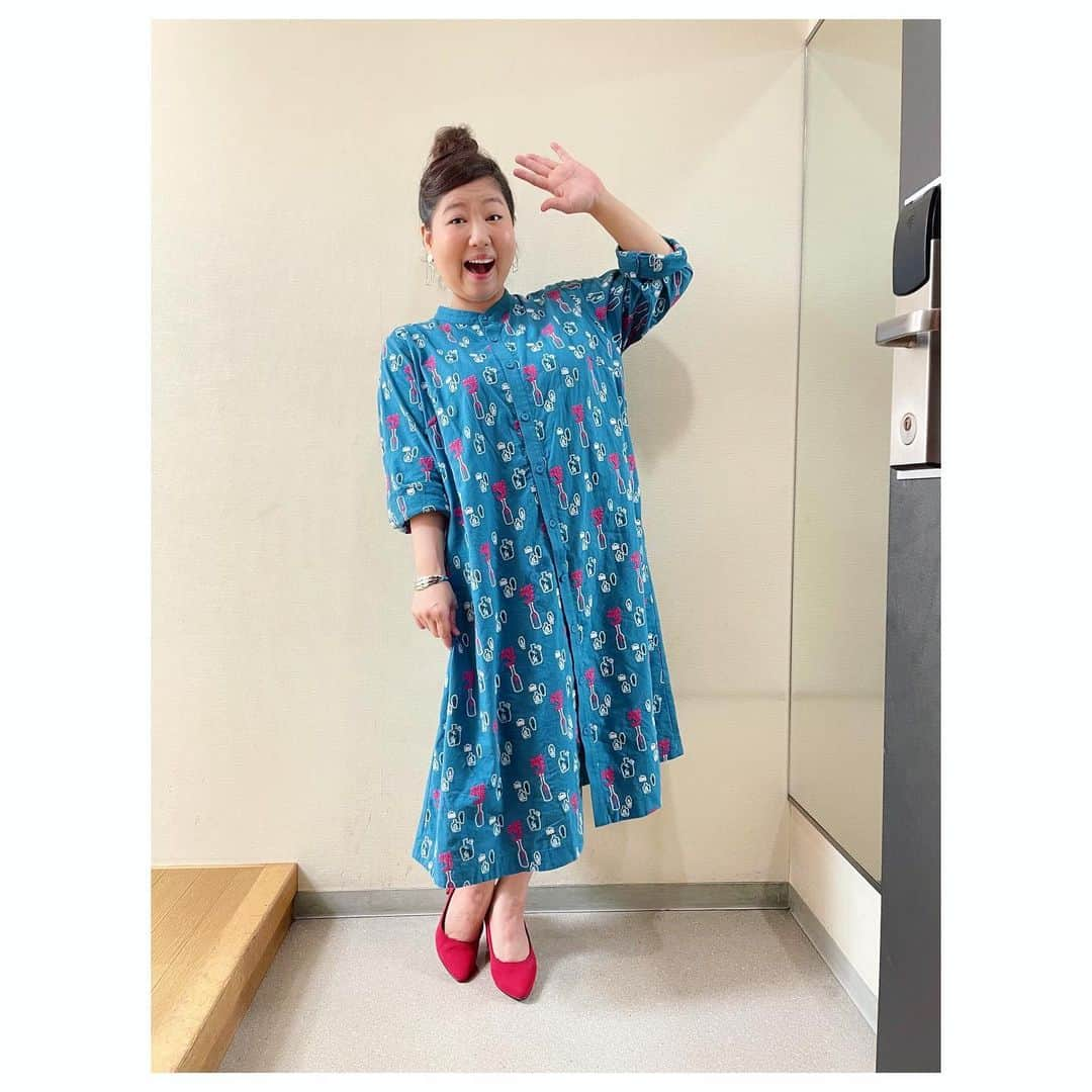 馬場園梓さんのインスタグラム写真 - (馬場園梓Instagram)「へい♪  お世話になります！  なんとなんと！！  8月27日(金) 21:58～22:52 放送の  「人志松本の酒のツマミになる話」  に、ありがたいことに あたくしも出させていただいております！！  めちゃくちゃ嬉しい〜〜🙌🙌🙌  いい具合にお酒がまわって 顔もパンパンです♪  ほんとにほんとに！ お酒のせいです！  なにとぞ よろしくお願い申し上げます🍺✨  ちなみに こちらのステキなワンピースは  super hakka feuilleさんとこのです👗  ですので  ルン♪  #yeah #happy #exciting  #お気に入り #ワンピース #superhakka  #superhakkafeuille  #人志松本の酒のツマミになる話  #お酒 #お酒好きな人と連なりたい #早くみんなで連なりたい #しあわせ #ルン♪」8月26日 20時48分 - babazonoazusa