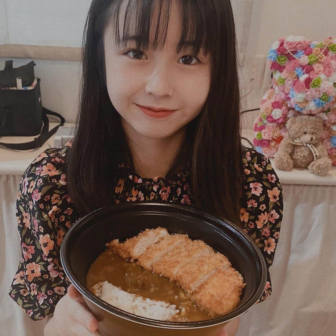 のインスタグラム：「資さんのカツカレーめちゃ美味しい🤤福岡に生まれてよかった❤︎笑笑」