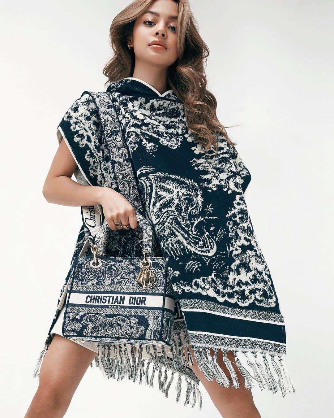 リリーマイマックさんのインスタグラム写真 - (リリーマイマックInstagram)「Me, a 5’1 short, FULL, South East Asian, Filipino representing @dior for @marieclaireau 😤 I always get so anxious when I have to do shoots like these.. especially when I’m alongside such beautiful models. I’ve always been so insecure about how I look & always feel like I’m not meant to be here because I am not the conventional standards of beauty. But I’m here!!! 💪🏼 I’m so proud to be a part of this & honestly so grateful for brands giving people like me a chance. Cos growing up I never saw anyone who looked like me on tv or on magazines.」8月26日 21時10分 - lilymaymac