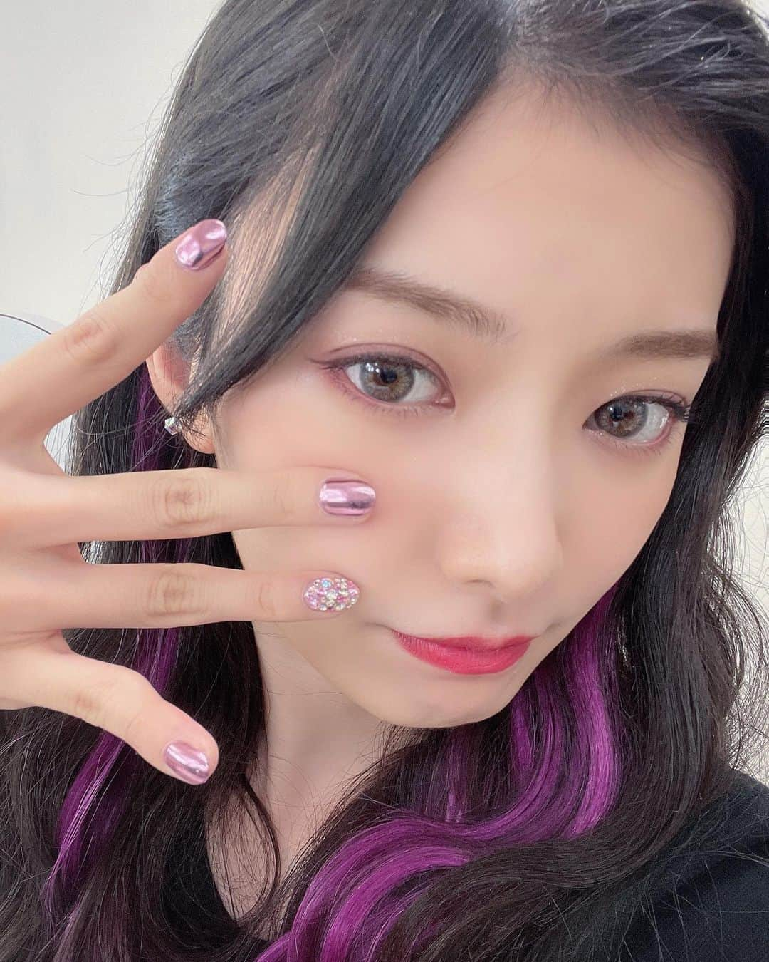 武藤十夢さんのインスタグラム写真 - (武藤十夢Instagram)「new nail✨ クインビー仕様です🐝💕 . . #舞台マジムリ #舞台 #AKB48 #クインビー #ネイルデザイン #ミラーネイル #ピンクネイル」8月26日 21時19分 - tommuto_official