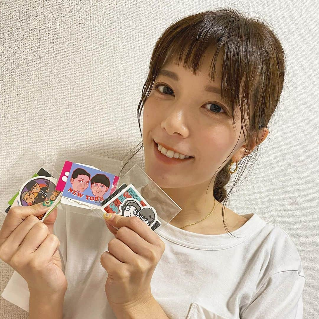 三谷紬さんのインスタグラム写真 - (三谷紬Instagram)「* ニューヨークさんのシール♡ 明日までやっている単独ライブのTシャツと一緒にいただきました🥺 似顔絵可愛いですよね〜！ 種類もたくさんありました🥰 大忙しのニューヨークさん。 テレビで見るたびに嬉しくなります🤭 * #ニューヨーク#嶋佐和也 さん#屋敷裕政 さん#芸人#よしもと興業#comedian#ステッカー#sticker#シール#似顔絵#テレビ朝日#アナウンサー#三谷紬」8月26日 21時37分 - mitani_tsumugi