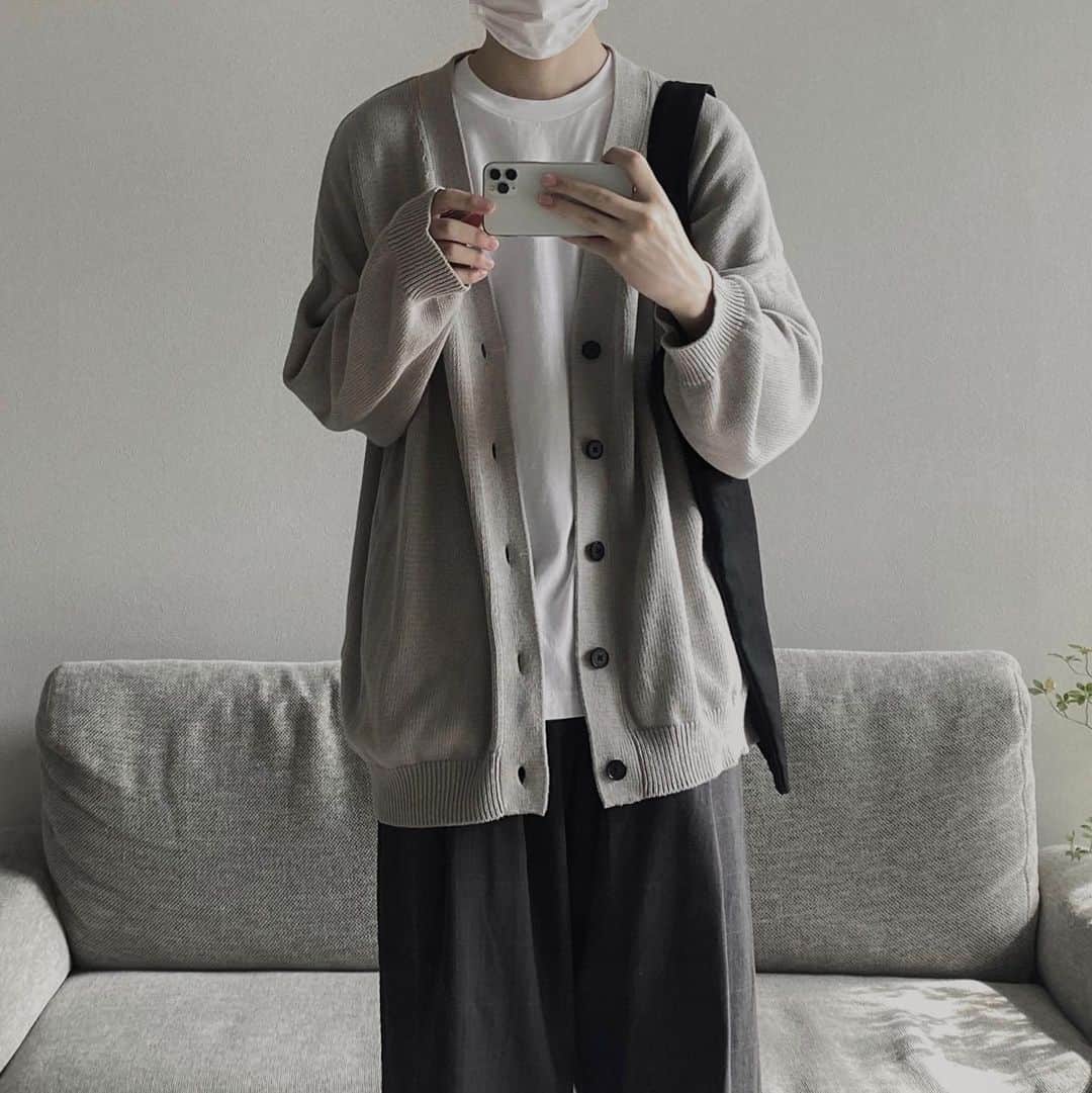 JUN / Yohukasiのインスタグラム：「秋が待ち遠しい #remer #服と暮らし  @remer_official のカーディガン」