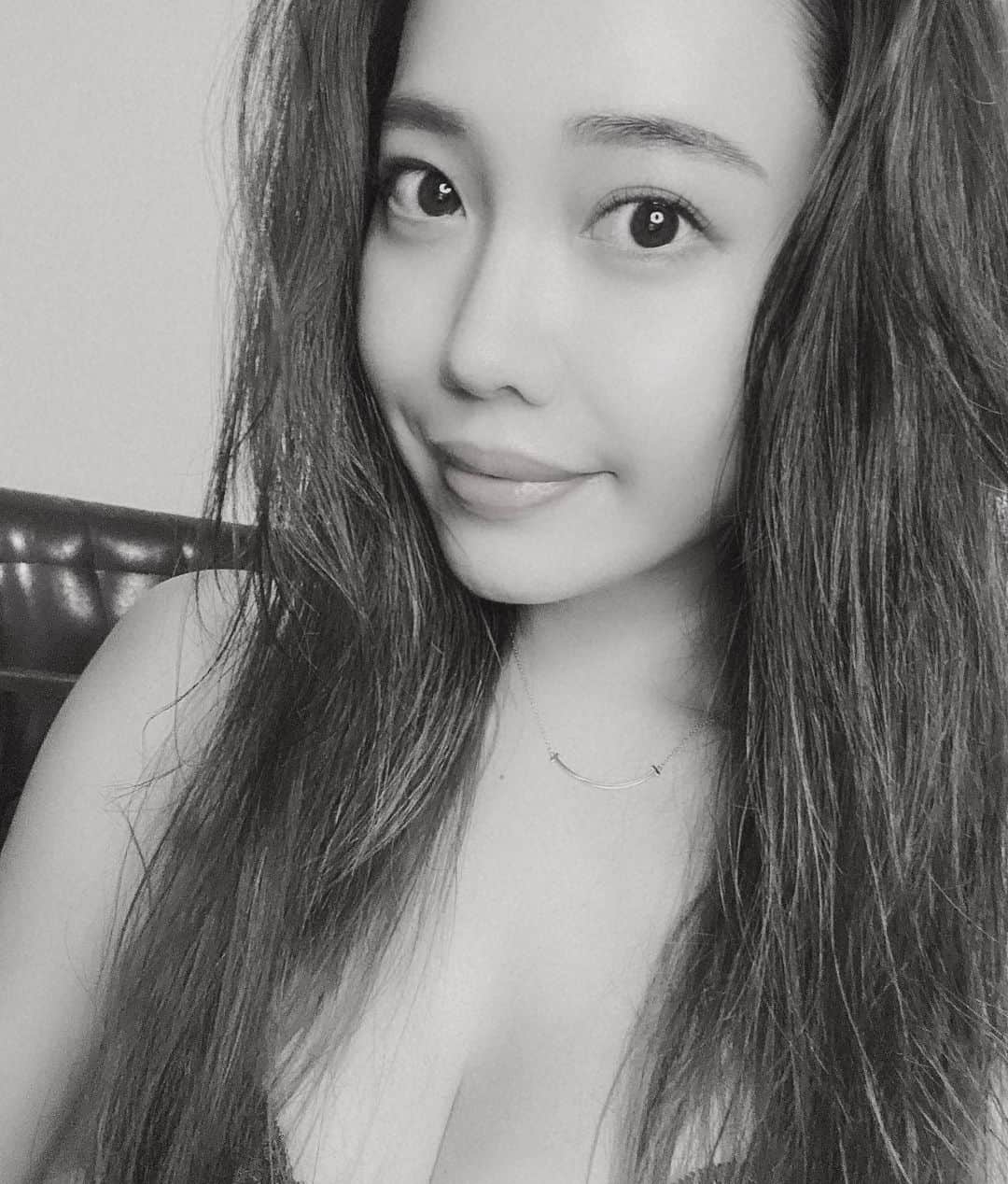 のインスタグラム：「そろそろまつ毛メンテナンスの時期…だけど3週間過ぎても上向き🎼 ネイル、パリジェンヌ、どちらも持ちが良くて丁寧な施術の @aries__shinsaibashi 🤍 毎月欠かさずお邪魔させていただいてます🦋」