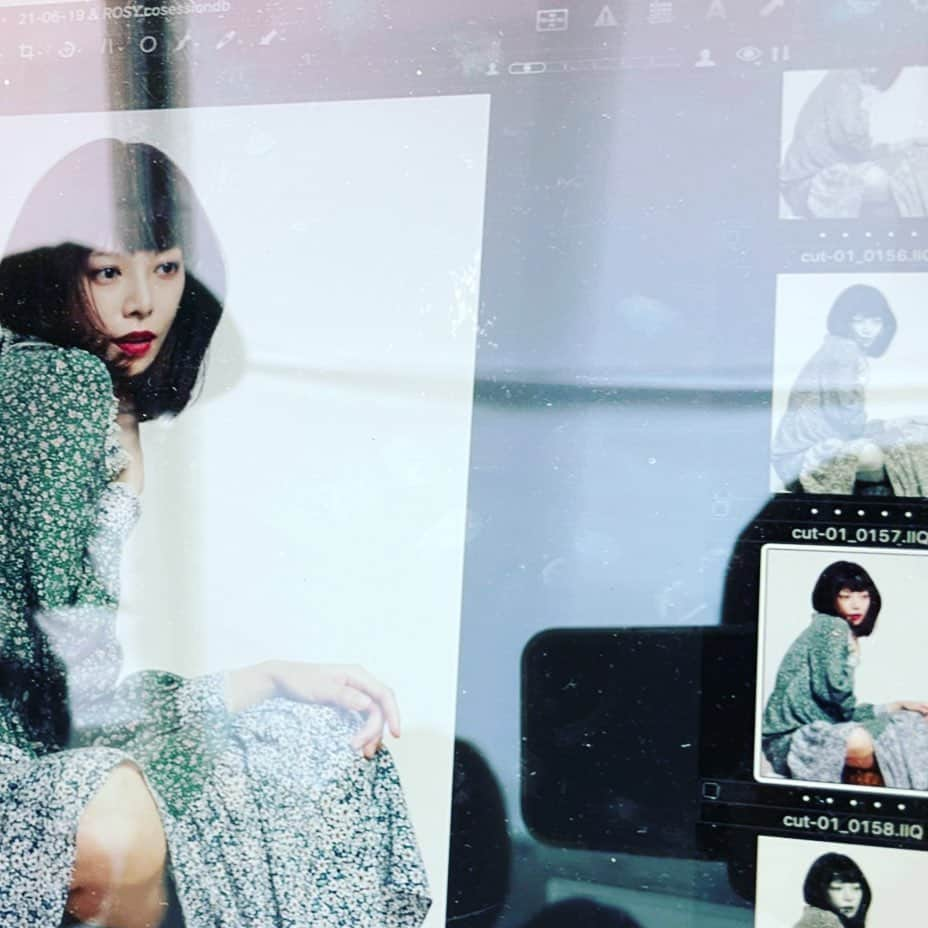 桜井ユキさんのインスタグラム写真 - (桜井ユキInstagram)「雑誌「&ROSY 10月号」の連載「美と品格」に出演させていただきました。  是非に。  桜井は今、辛いポテチとノーマルポテチどっちを食べるか悩んで10分が経ちました。  両方開けるという禁断の選択もアリ  　　　　　　　　　　　  　　　　　　　　　　　　　　　　　　　　　桜井」8月26日 23時16分 - yuki.sakurai_official