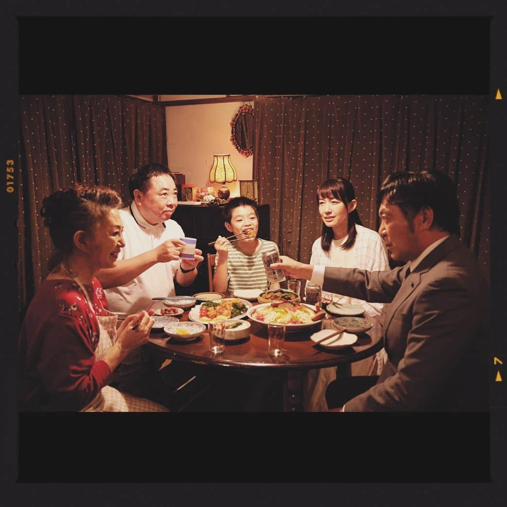 森口瑤子さんのインスタグラム写真 - (森口瑤子Instagram)「. . 映画『梅切らぬ馬鹿』 2021年11年12日(金)公開！ 大好きな映画です。 試写会の段階で涙してしまいました。ほっこり切ない。でも毎日を大切にいきたいな、と改めて思える映画だと思います。  個人的にはずっと憧れていた加賀まりこさんと御一緒させていただけて、かなり幸せでした。 毎日ニマニマしながら撮影現場に向かっておりました。 役得、、♡ . #梅切らぬ馬鹿」8月27日 10時54分 - yokomoriguchi_official