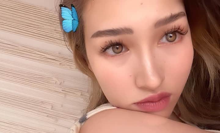のインスタグラム：「. 　 いい感じに眉毛も伸びてくれたから @bis.nagoya でパーマしてきた🦋 　 これパウダーしか塗ってないのにパーマのおかげで、眉がフサフサに見えるからメイクの時短にもなる😌 　 #HBL #ハリウッドブロウリフト #眉パーマ #名古屋」