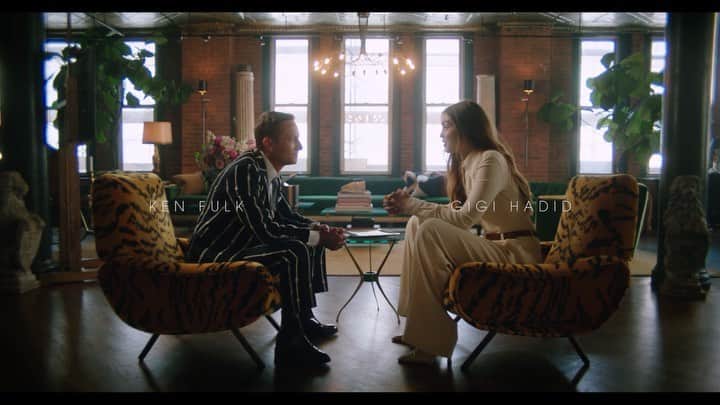 ジジ・ハディッドのインスタグラム：「my day with @kenfulk x @archdigest 🐅 #ad 🐅 Had the sweetest time getting to take a look into Ken's design process ft @dellxps ! check out the full video at architecturaldigest.com 🗝」