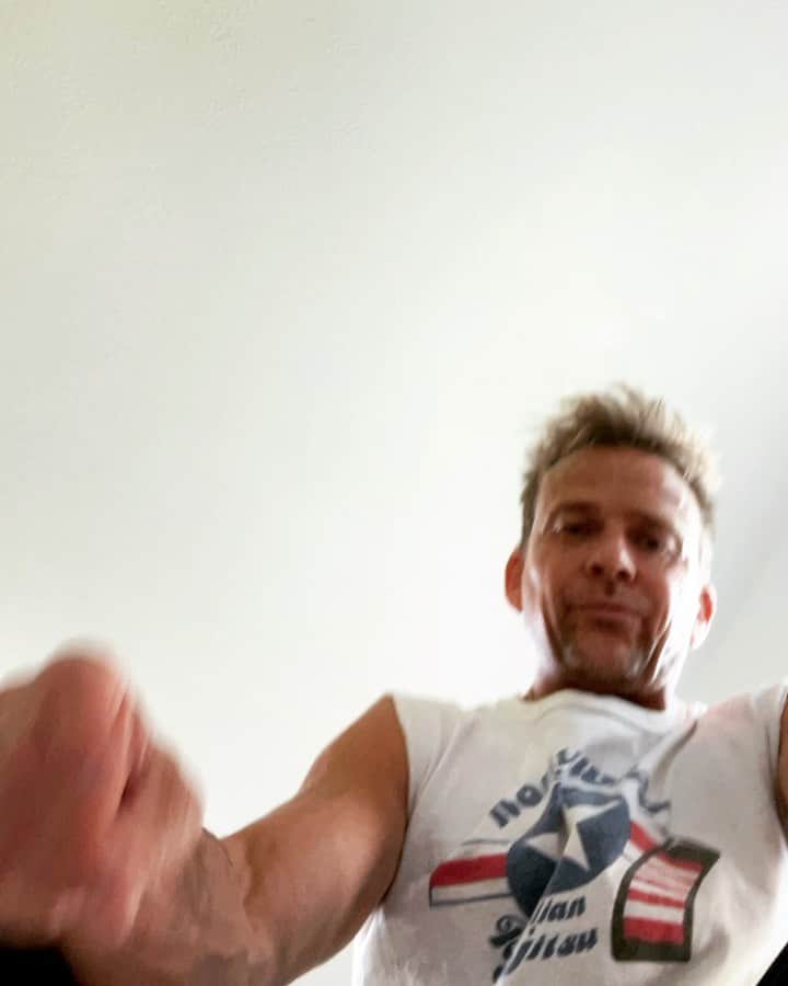 のインスタグラム：「For everyone out there who’s first instinct is to pull their phone out & hit video instead of immediately helping out in a crisis… don’t read this. It’ll make absolutely no sense. For everyone else… enjoy. Godspeed. @tourtraining」