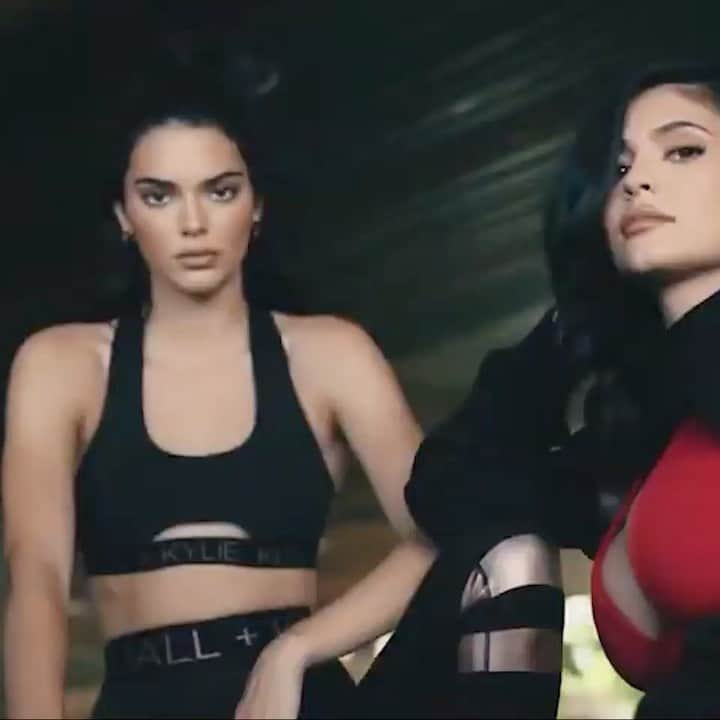 KENDALL + KYLIEのインスタグラム：「So excited to announce that you can now shop your favorite #kendallandkylie styles now in Kuwait at @mall360 🖤」