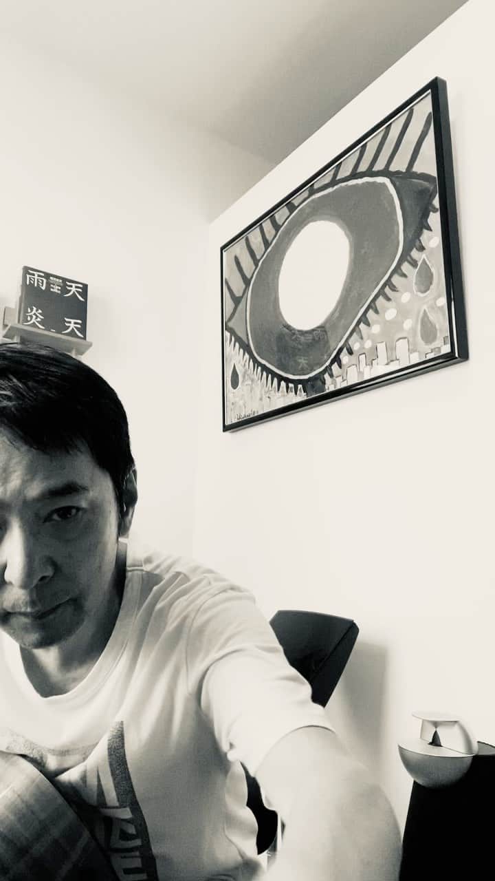 徳永英明のインスタグラム：「詩曲　中島みゆき 編曲　坂本昌之  初めは扇風機をかけてやってたのだけど、煩いからやめました。あと眼鏡が曇るので、すっぴんで歌いますw  これで豊洲の曲順は オリジナルとカバーは 終わりました。 あとビートルズを残すのみとなりました。  そのうちに ビートルズは ストーリーズにアップします。  しかし外は炎天。」