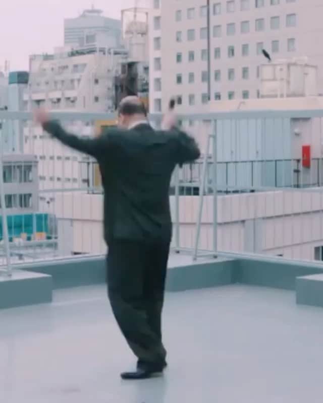 ミシェル・フォーブスのインスタグラム：「💥🕺💥  * @nowness」