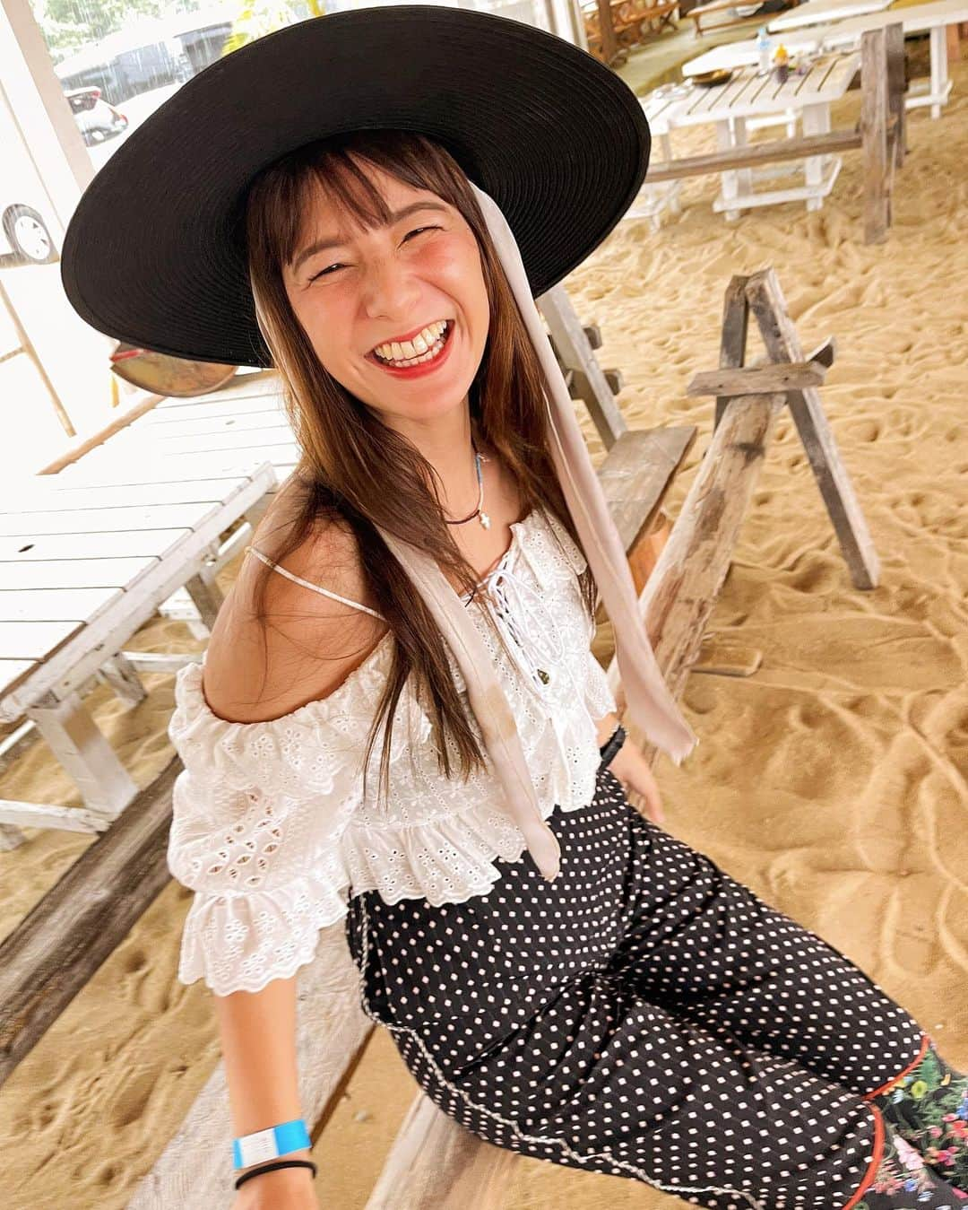 スザンヌさんのインスタグラム写真 - (スザンヌInstagram)「海🏖   行きはこんな格好してたな🤍  👒　@elendeek  👚　@zara  👖　@amerivintage  👡　@serenececool   夏の終わりに振り返りpic📷」8月27日 21時02分 - suzanneeee1028