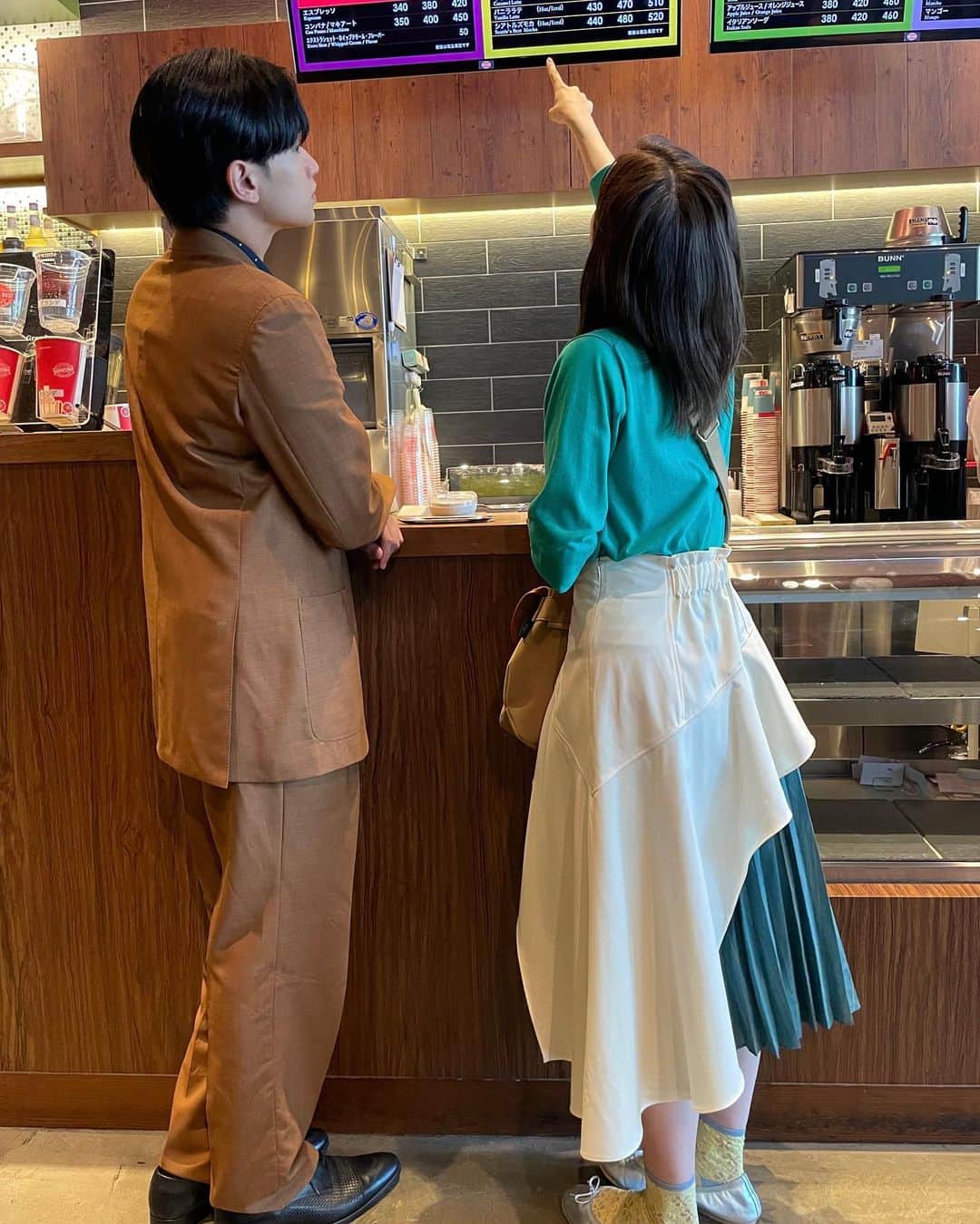 長谷部宗介さんのインスタグラム写真 - (長谷部宗介Instagram)「ハニーラテのグランデ  頼みたいなって。  純粋に思った。笑  好きそうだし。  話したい事あったからね。  2枚目以降はかのきれ4コマ劇場コーナーです。  もうすぐ夏も終わるね。  #cafe #honey #latte #OOTD #ootdfashion #fashion #Asia #Japan #Tokyo #彼女はキレイだった #中島健人Instagram」8月27日 21時01分 - k.n_sosuke.hasebe