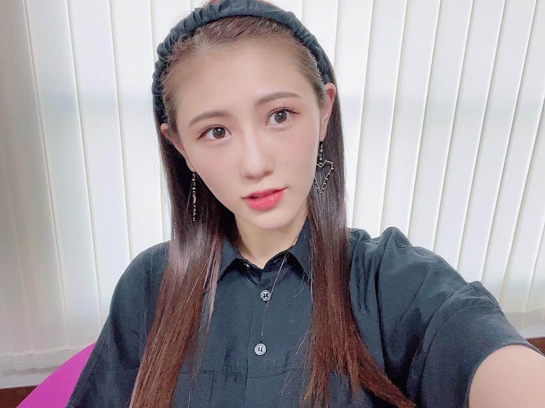 西野未姫のインスタグラム：「痩せたからできる髪型☺️💕  #あくまでも私の場合です #おでこあげ #カチューシャ #最近楽でこの髪型多めです #どうですか #痩せたから自信持ってできる #顔全開 #太ってた時は顔の肉を隠すのに必死だった #横毛さよなら #脂肪さよなら #キープ頑張ろ」