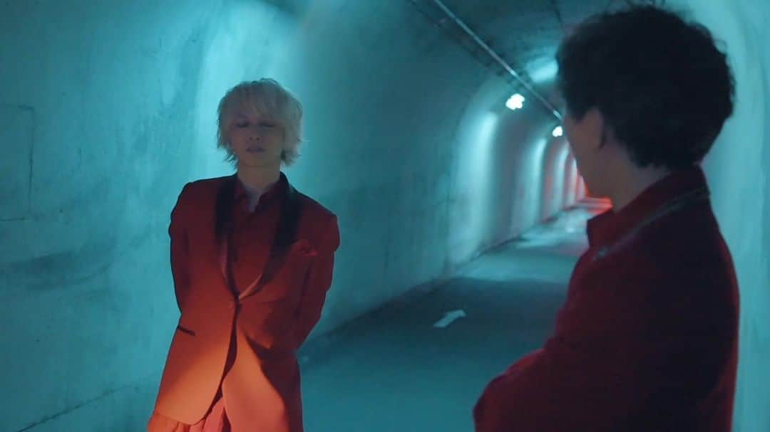 tetsuyaのインスタグラム：「The Making of "ミライ -Music Clip-" version Aの映像を少しお見せします！  是非「ミライ」初回限定盤Aをご購入の上、"ミライ -Music Clip-"の撮影に密着した、約10分間の映像をご覧ください。 ⁡https://kmu.lnk.to/QuSLJJHF ⁡ #ラルクノミライ #LArcenCiel  #tetsuya」