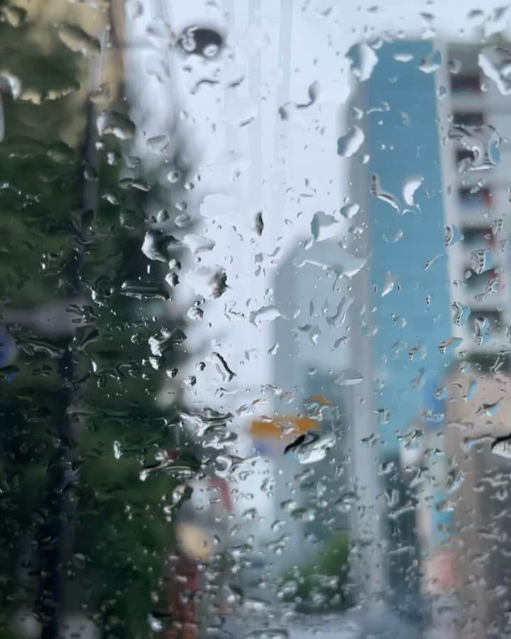 イ・チョンアのインスタグラム：「rainy all day long 🛁」