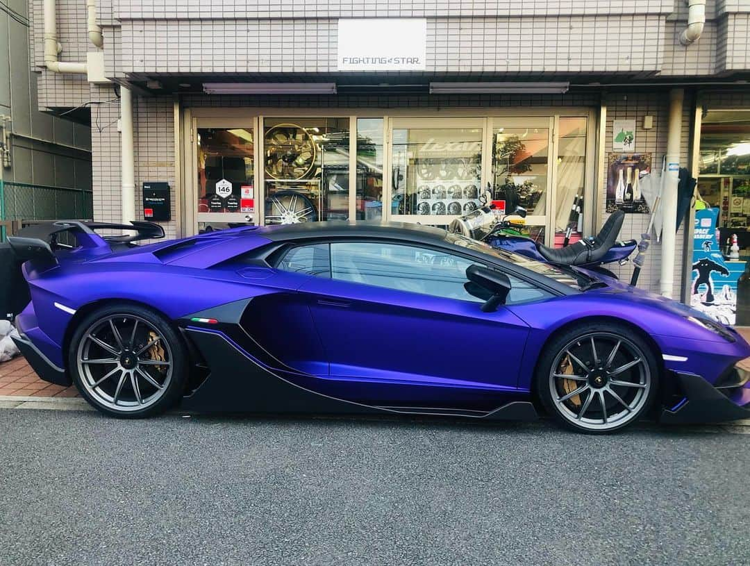 諸星伸一さんのインスタグラム写真 - (諸星伸一Instagram)「⭐️FSBK SVJ⭐️  Lamborghini genuine matte purple SVJ with fighting star body kit carbon.  The world's most advanced fighting star body kit is very cool✨  #fsbk#fightingstarbodykit#fightingstar#bodykit#earo#lamborghini#aventadorsvj#svj#design#morohoshi#designer#ランボルギーニ#ファイティングスター#ファイティングスターボディキット#ボディキット#エアロ#lamborghini#produce#諸星伸一#諸星伸一デザイン#世界最先端デザイン#世界最先端#デザイン#イメージ#クルーザー#madeinjapan#日本製#tokyo#japan」8月27日 13時57分 - morohoshi7777