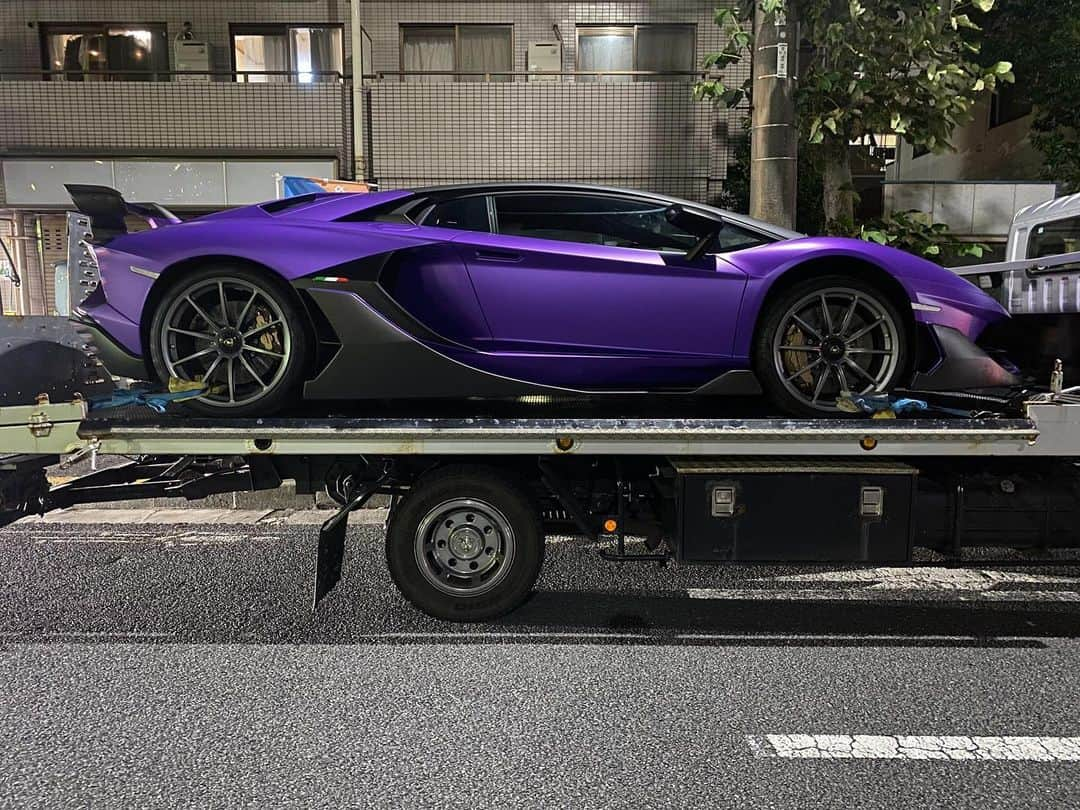 諸星伸一さんのインスタグラム写真 - (諸星伸一Instagram)「⭐️FSBK SVJ⭐️  Lamborghini genuine matte purple SVJ with fighting star body kit carbon.  The world's most advanced fighting star body kit is very cool✨  #fsbk#fightingstarbodykit#fightingstar#bodykit#earo#lamborghini#aventadorsvj#svj#design#morohoshi#designer#ランボルギーニ#ファイティングスター#ファイティングスターボディキット#ボディキット#エアロ#lamborghini#produce#諸星伸一#諸星伸一デザイン#世界最先端デザイン#世界最先端#デザイン#イメージ#クルーザー#madeinjapan#日本製#tokyo#japan」8月27日 13時57分 - morohoshi7777