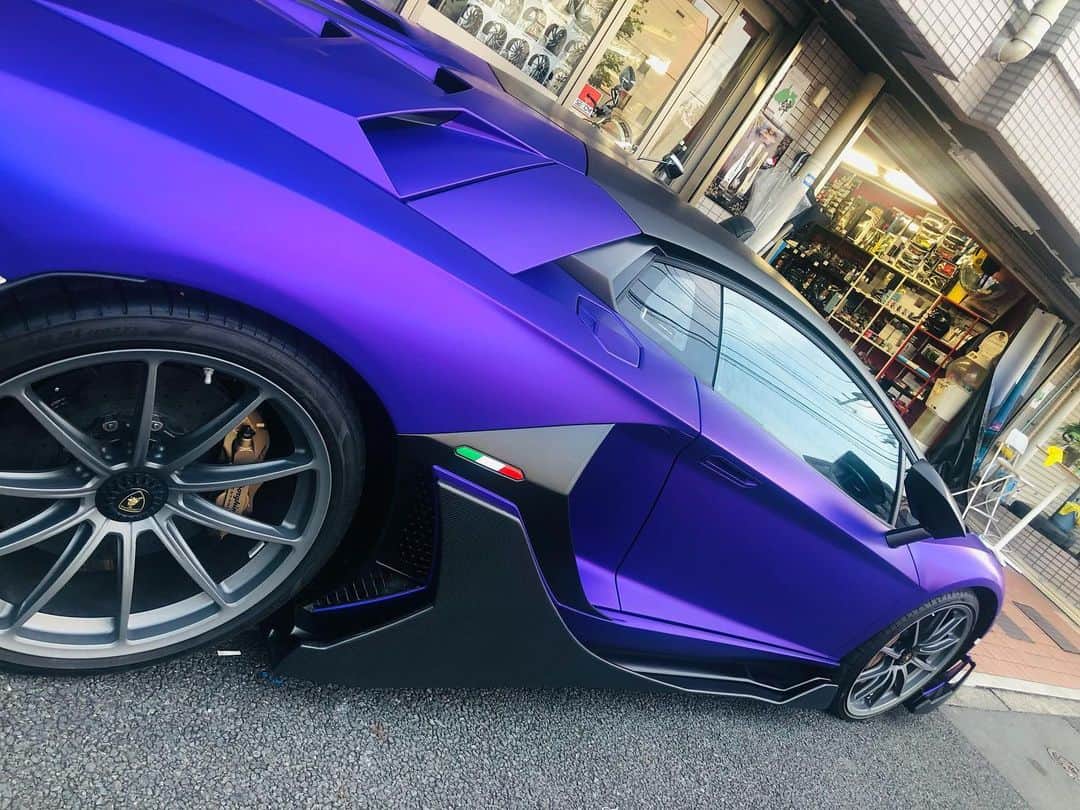 諸星伸一さんのインスタグラム写真 - (諸星伸一Instagram)「⭐️FSBK SVJ⭐️  Lamborghini genuine matte purple SVJ with fighting star body kit carbon.  The world's most advanced fighting star body kit is very cool✨  #fsbk#fightingstarbodykit#fightingstar#bodykit#earo#lamborghini#aventadorsvj#svj#design#morohoshi#designer#ランボルギーニ#ファイティングスター#ファイティングスターボディキット#ボディキット#エアロ#lamborghini#produce#諸星伸一#諸星伸一デザイン#世界最先端デザイン#世界最先端#デザイン#イメージ#クルーザー#madeinjapan#日本製#tokyo#japan」8月27日 13時57分 - morohoshi7777