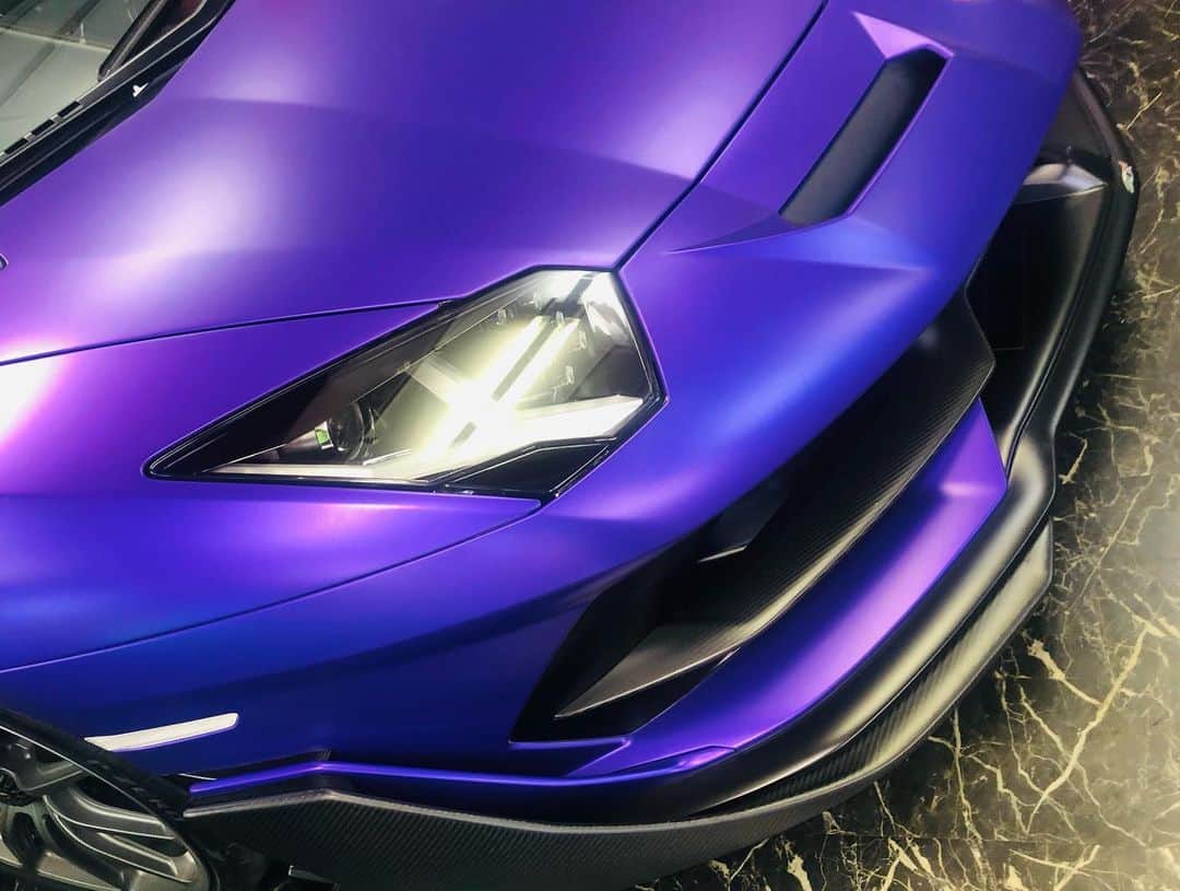 諸星伸一のインスタグラム：「⭐️FSBK SVJ⭐️  Lamborghini genuine matte purple SVJ with fighting star body kit carbon.  The world's most advanced fighting star body kit is very cool✨  #fsbk#fightingstarbodykit#fightingstar#bodykit#earo#lamborghini#aventadorsvj#svj#design#morohoshi#designer#ランボルギーニ#ファイティングスター#ファイティングスターボディキット#ボディキット#エアロ#lamborghini#produce#諸星伸一#諸星伸一デザイン#世界最先端デザイン#世界最先端#デザイン#イメージ#クルーザー#madeinjapan#日本製#tokyo#japan」