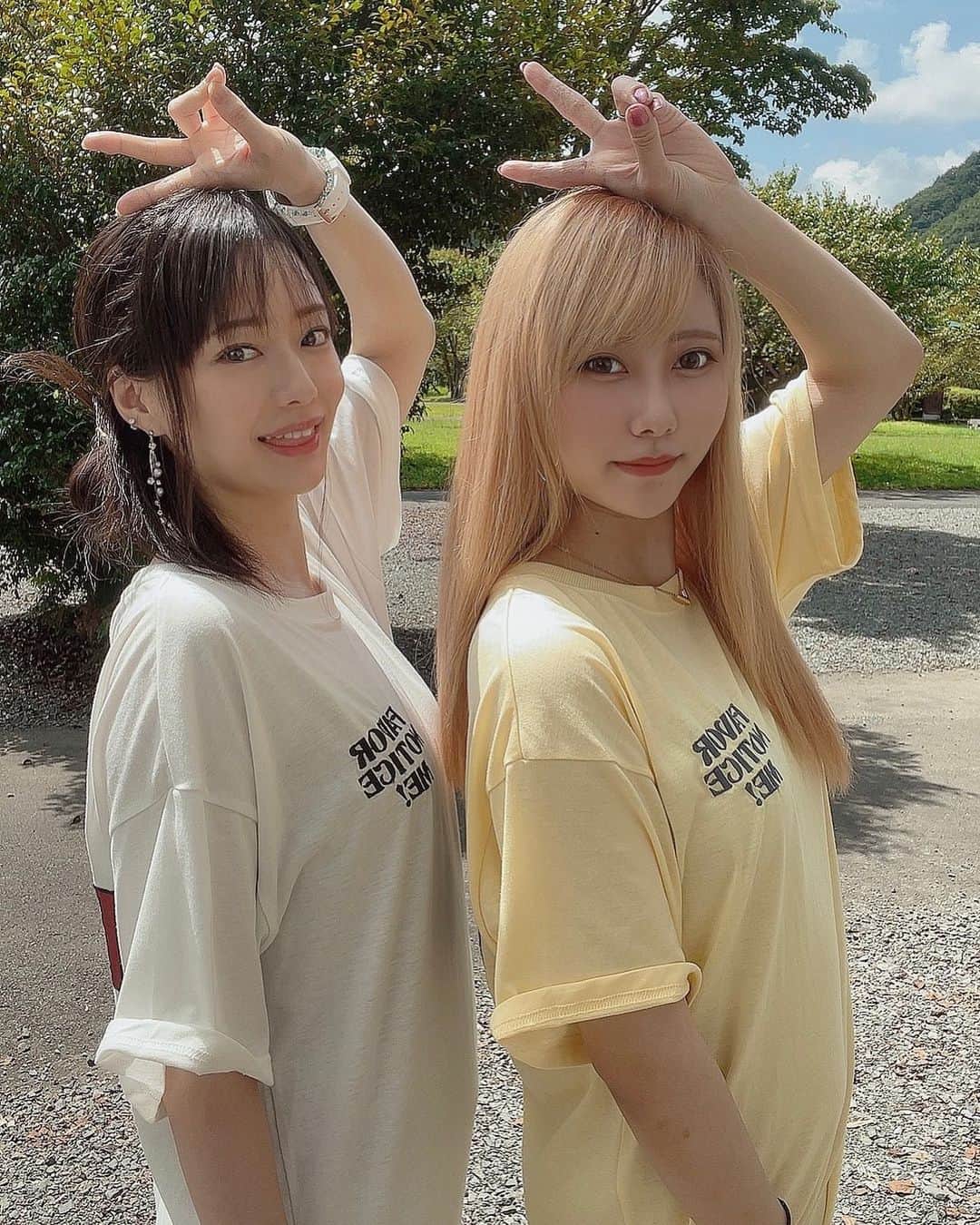 のインスタグラム：「(✌🏻️'ω'✌🏻️)  おやこーで👯‍♀️💕  母娘❤  #photo #photography #母娘 #親子 #ママ #娘 #家族 #family #私の宝物 #mydaughter #daughter #mom #ロングヘア #japanesegirl #Japanese #温泉 #温泉女子 #model #モデル #吉山りさ #フリーモデル #おやこーで  #親子コーデ  #母娘コーデ」