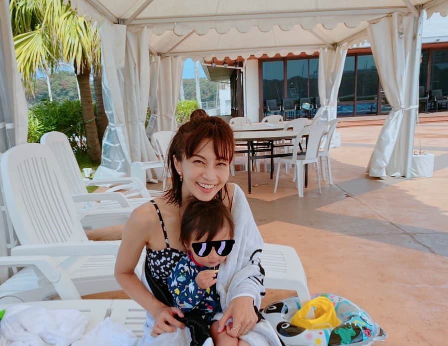 安田美沙子さんのインスタグラム写真 - (安田美沙子Instagram)「いつかのプール🏊‍♀️🌈 なんだか遠い昔の様な気がする。まだまだ暑いから、水に入りたいな☺️✨  #いつかのプール　#夏の思い出」8月27日 16時45分 - yasuda_misako
