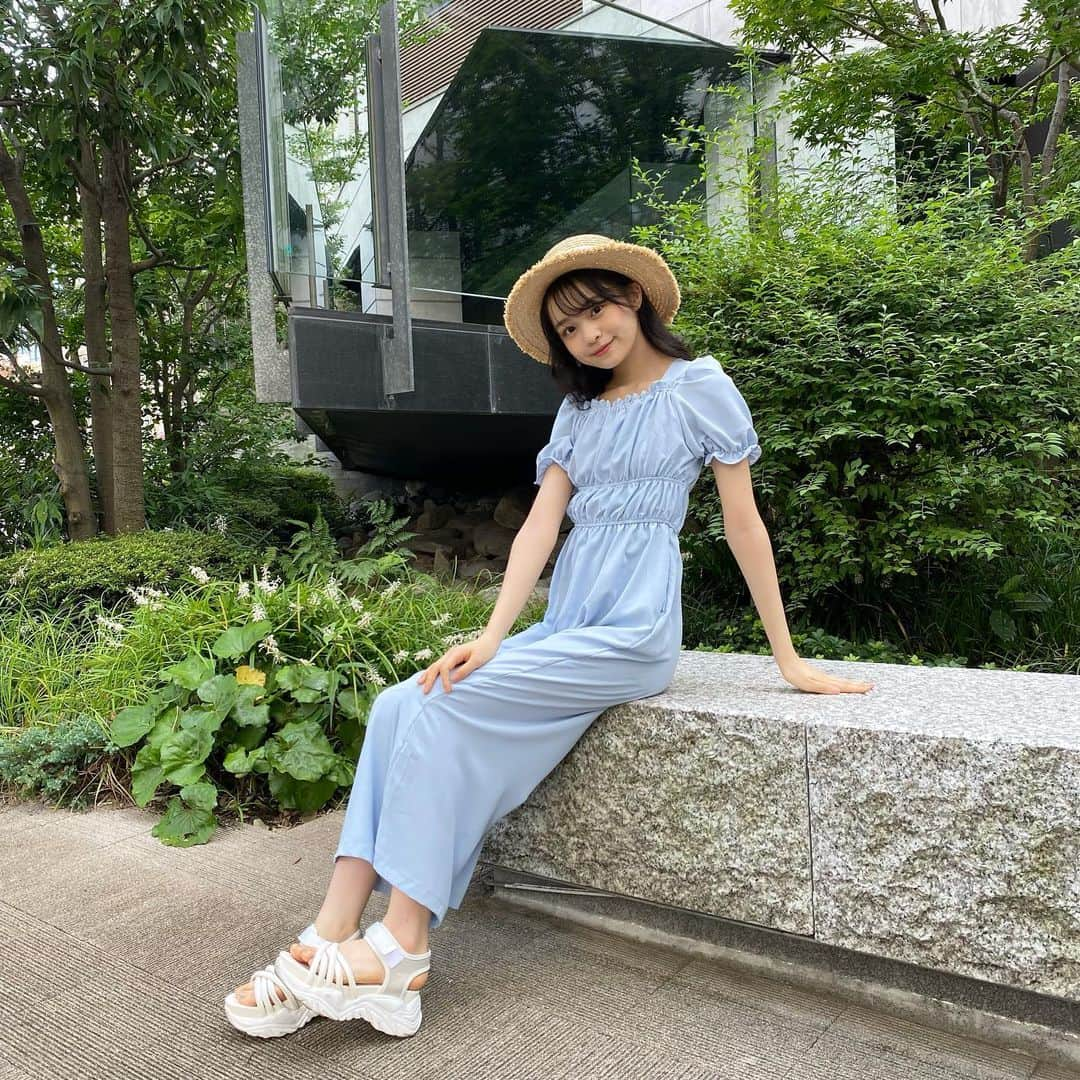 林芽亜里さんのインスタグラム写真 - (林芽亜里Instagram)「🎀 ⁡ さわやかブルー🐬 ⁡ 今日もすっんごく暑くっておうち帰ってカンカン帽とったら頭が熱気に包まれていたよ🤦‍♀️😂 ⁡ 久々のリールも見てねっ!!! ⁡ #holidayandholiday #ニコラ #林芽亜里」8月27日 17時50分 - meari__hayashi