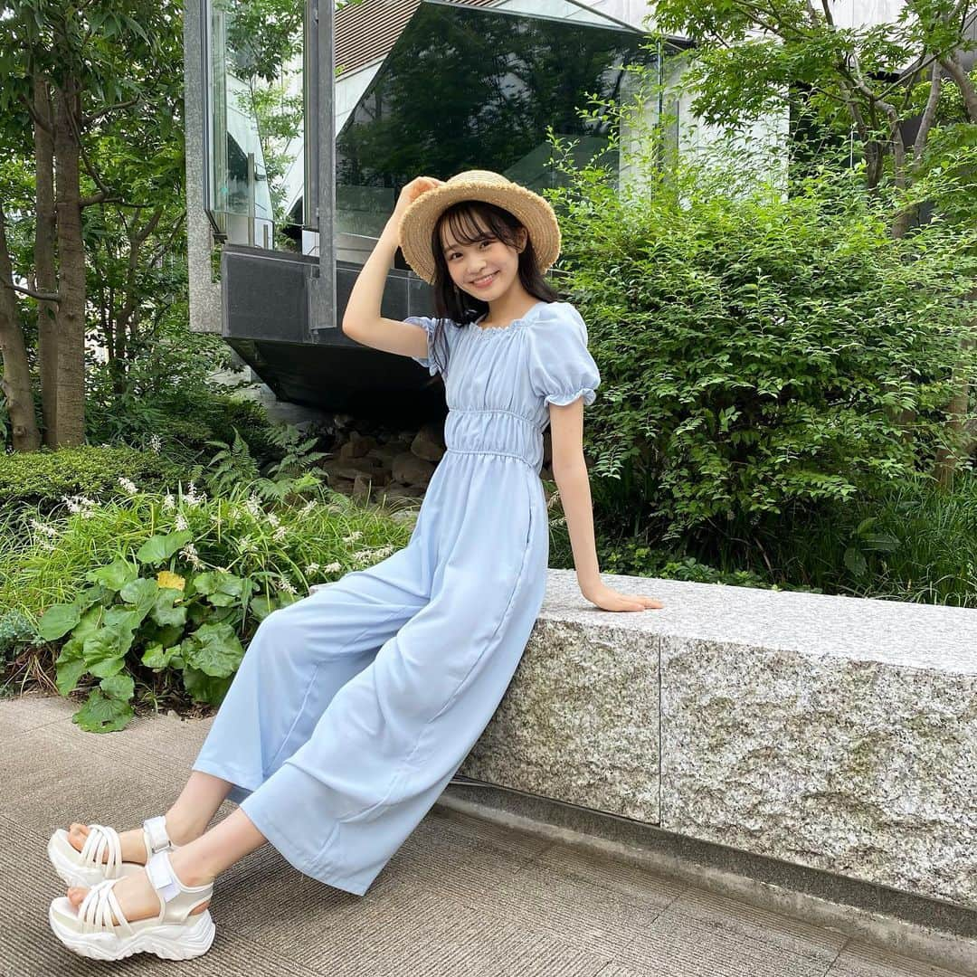 林芽亜里さんのインスタグラム写真 - (林芽亜里Instagram)「🎀 ⁡ さわやかブルー🐬 ⁡ 今日もすっんごく暑くっておうち帰ってカンカン帽とったら頭が熱気に包まれていたよ🤦‍♀️😂 ⁡ 久々のリールも見てねっ!!! ⁡ #holidayandholiday #ニコラ #林芽亜里」8月27日 17時50分 - meari__hayashi