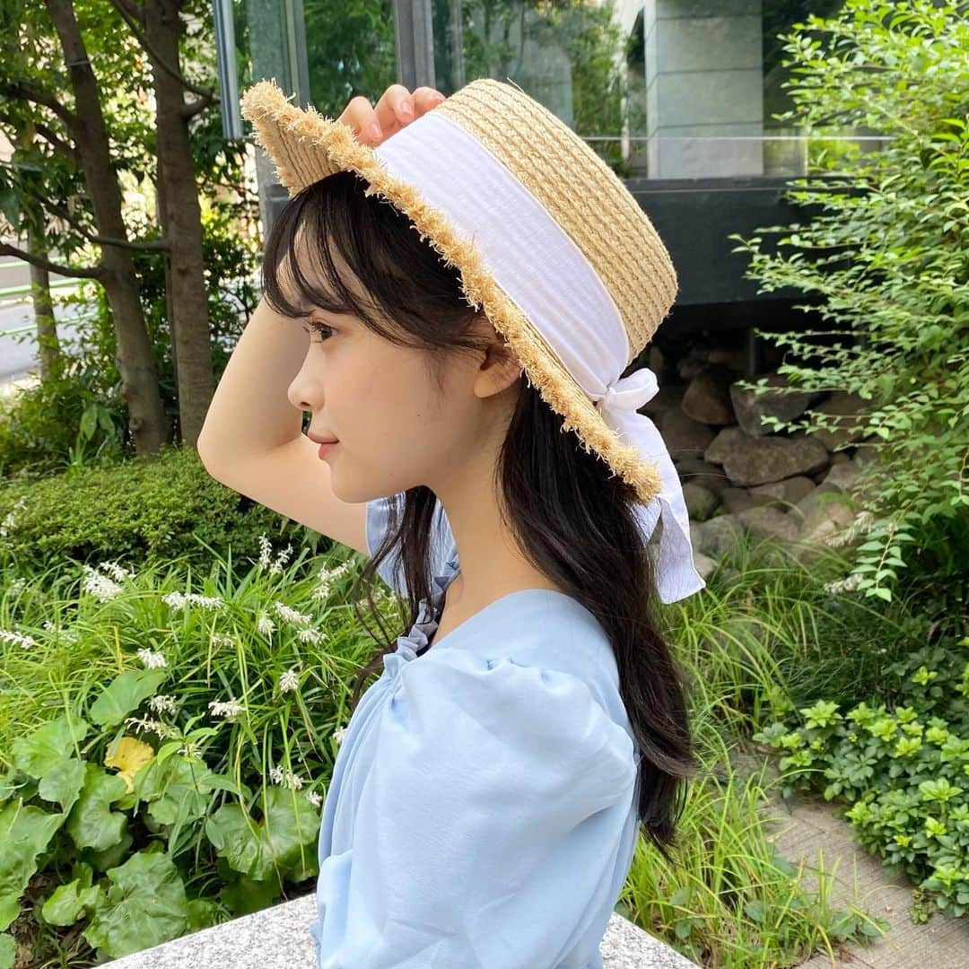 林芽亜里さんのインスタグラム写真 - (林芽亜里Instagram)「🎀 ⁡ さわやかブルー🐬 ⁡ 今日もすっんごく暑くっておうち帰ってカンカン帽とったら頭が熱気に包まれていたよ🤦‍♀️😂 ⁡ 久々のリールも見てねっ!!! ⁡ #holidayandholiday #ニコラ #林芽亜里」8月27日 17時50分 - meari__hayashi