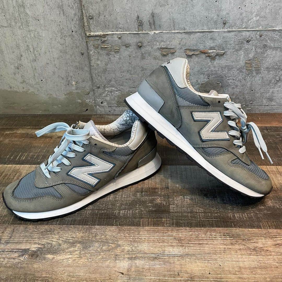 Sneaker At Randomのインスタグラム：「心斎橋店の梅本です。 本日はNB1300のオールソール交換を行いました。 エンキャップは加水分解しやすい素材です。 EVAスポンジで交換させていただいています！ ご依頼ありがとうございます。  #NB1300#オールソール交換#ビブラムソール#スニーカー剥がれ#アンジェラスペイント#Angelus Paint#スニーカー好き#スニーカーアトランダム #スニーカー #スニーカー修理 #修理職人 #市川 #本八幡 #大阪 #心斎橋#sneakeratrandom #sneaker #shoestagram #repair」
