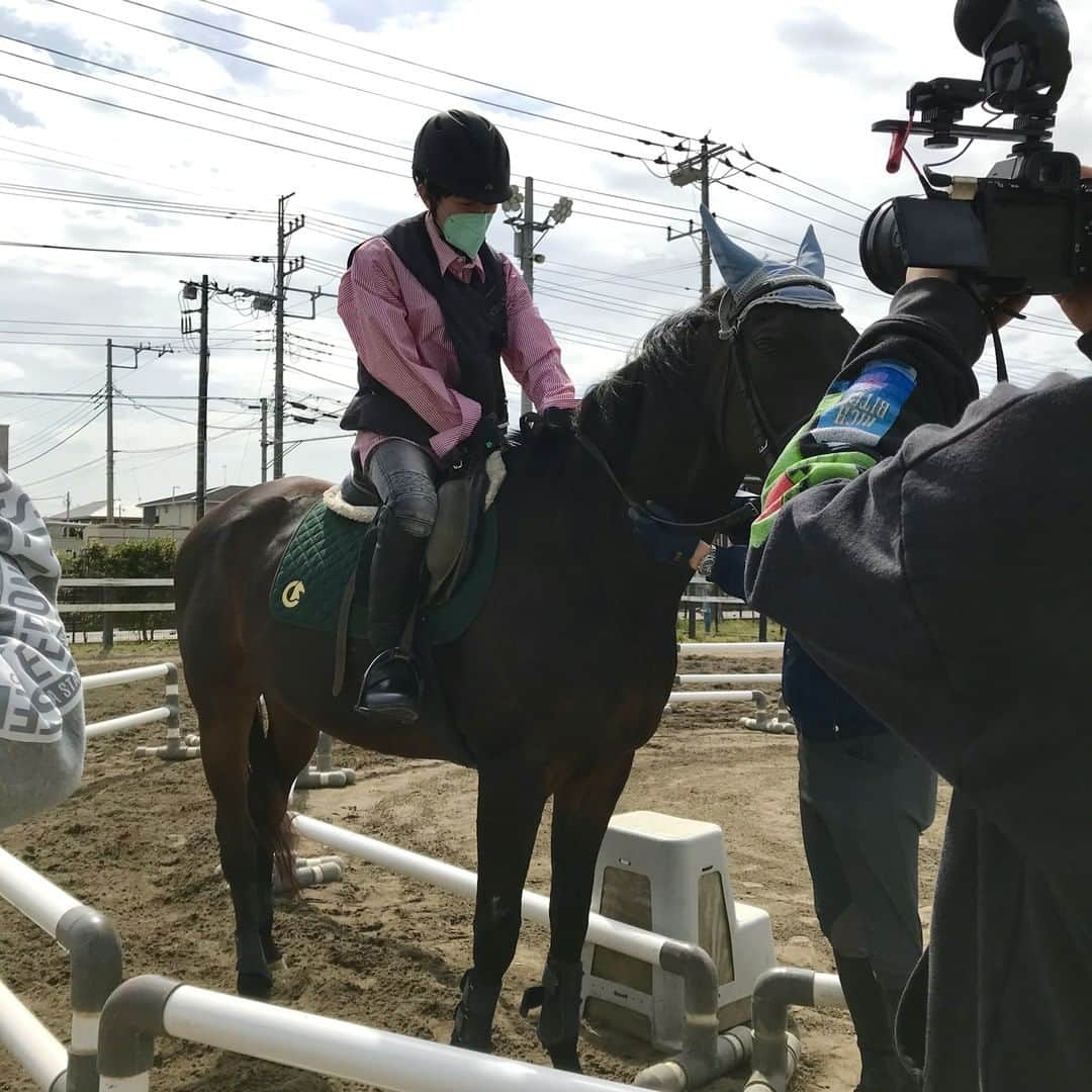 tetsuyaのインスタグラム：「TETSUYA Official Fan Club「CÉLUXE」内の映像コンテンツ『テッテレー』において 「TETSUYAの趣味探し〜乗馬編vol.2〜」を公開！  ついにレッスンがスタート！TETSUYAはどこまで上達するのか！？ CÉLUXEでしか見られないTETSUYAの姿をお届けします。  ■ファンクラブ未入会の方はこの機会にぜひご入会ください https://www.tetsuya.uk.com/about/membership  またTETSUYA Official YouTubeチャンネルにて今回の映像の冒頭部分を公開中！ https://youtu.be/-rVxJ6wWozM  #TETSUYA #LArcenCiel #CELUXE #テッテレー」