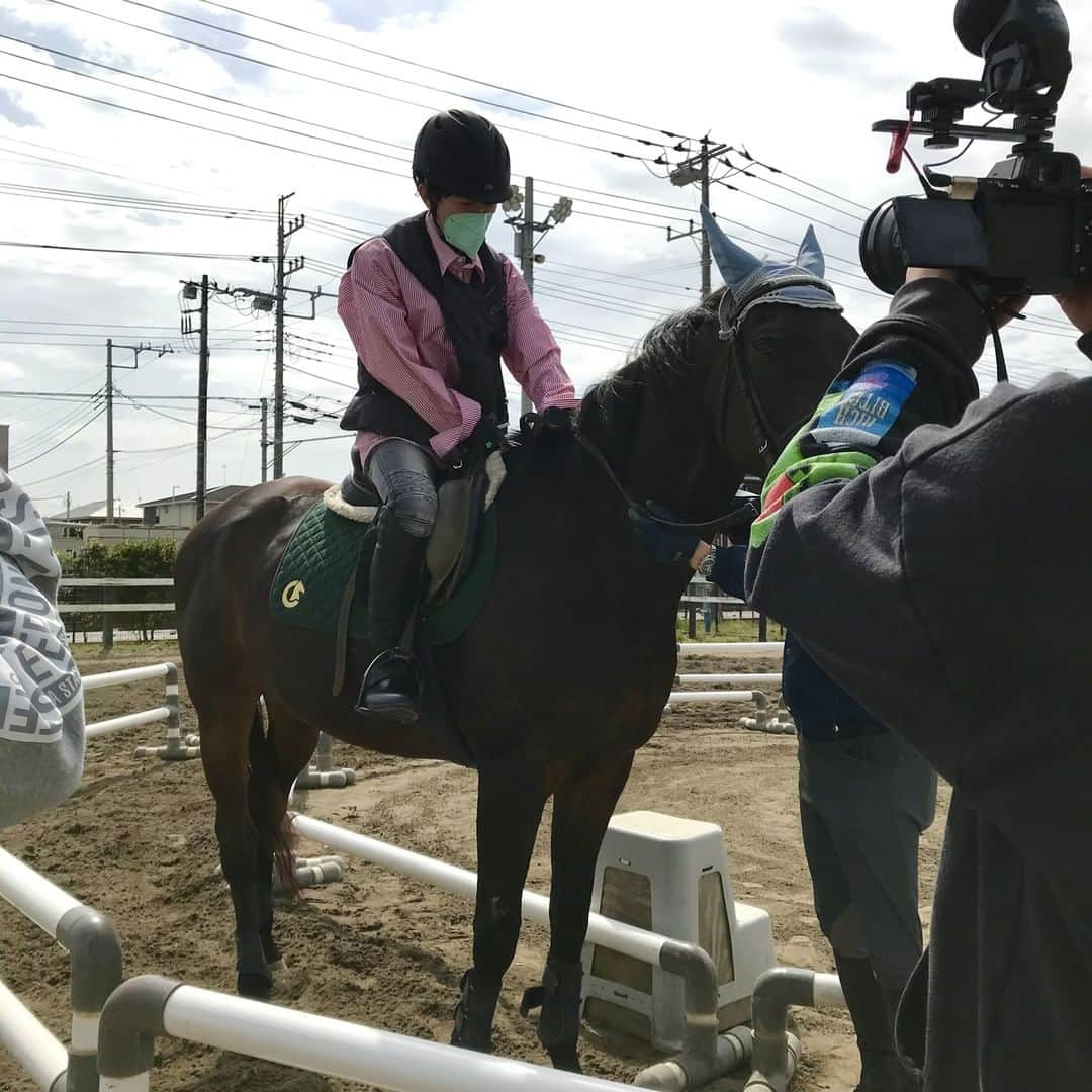 tetsuyaさんのインスタグラム写真 - (tetsuyaInstagram)「TETSUYA Official Fan Club「CÉLUXE」内の映像コンテンツ『テッテレー』において 「TETSUYAの趣味探し〜乗馬編vol.2〜」を公開！  ついにレッスンがスタート！TETSUYAはどこまで上達するのか！？ CÉLUXEでしか見られないTETSUYAの姿をお届けします。  ■ファンクラブ未入会の方はこの機会にぜひご入会ください https://www.tetsuya.uk.com/about/membership  またTETSUYA Official YouTubeチャンネルにて今回の映像の冒頭部分を公開中！ https://youtu.be/-rVxJ6wWozM  #TETSUYA #LArcenCiel #CELUXE #テッテレー」8月27日 18時00分 - tetsuya_official