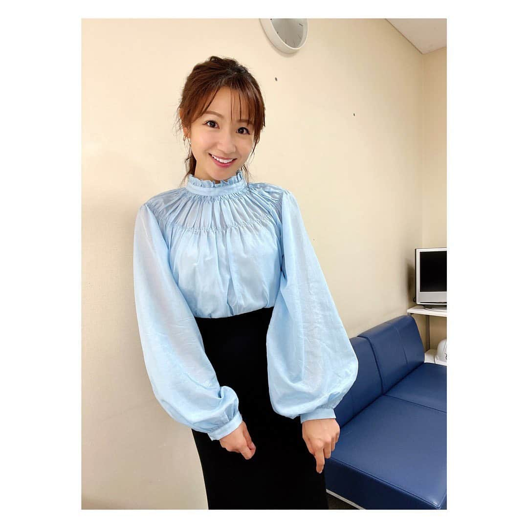 長野美郷さんのインスタグラム写真 - (長野美郷Instagram)「昨日のプライムニュース！  ふわっと袖が可愛い！ 控え室やスタジオが寒いこともあるので、そんな時は 薄い生地の長袖って最高です😊  お洋服 @maxandco  ピアス @joueteofficial  来週は代行で 月〜金までプライムニュース担当します。 よろしければぜひご覧ください！🤗  一先ず今日も、 行ってきますー🧚‍♀️  #プライムニュース　 #シャツ好き #今日の暑さは堪えました #😰 #ご自愛ください」8月27日 18時27分 - misato_nagano_1127