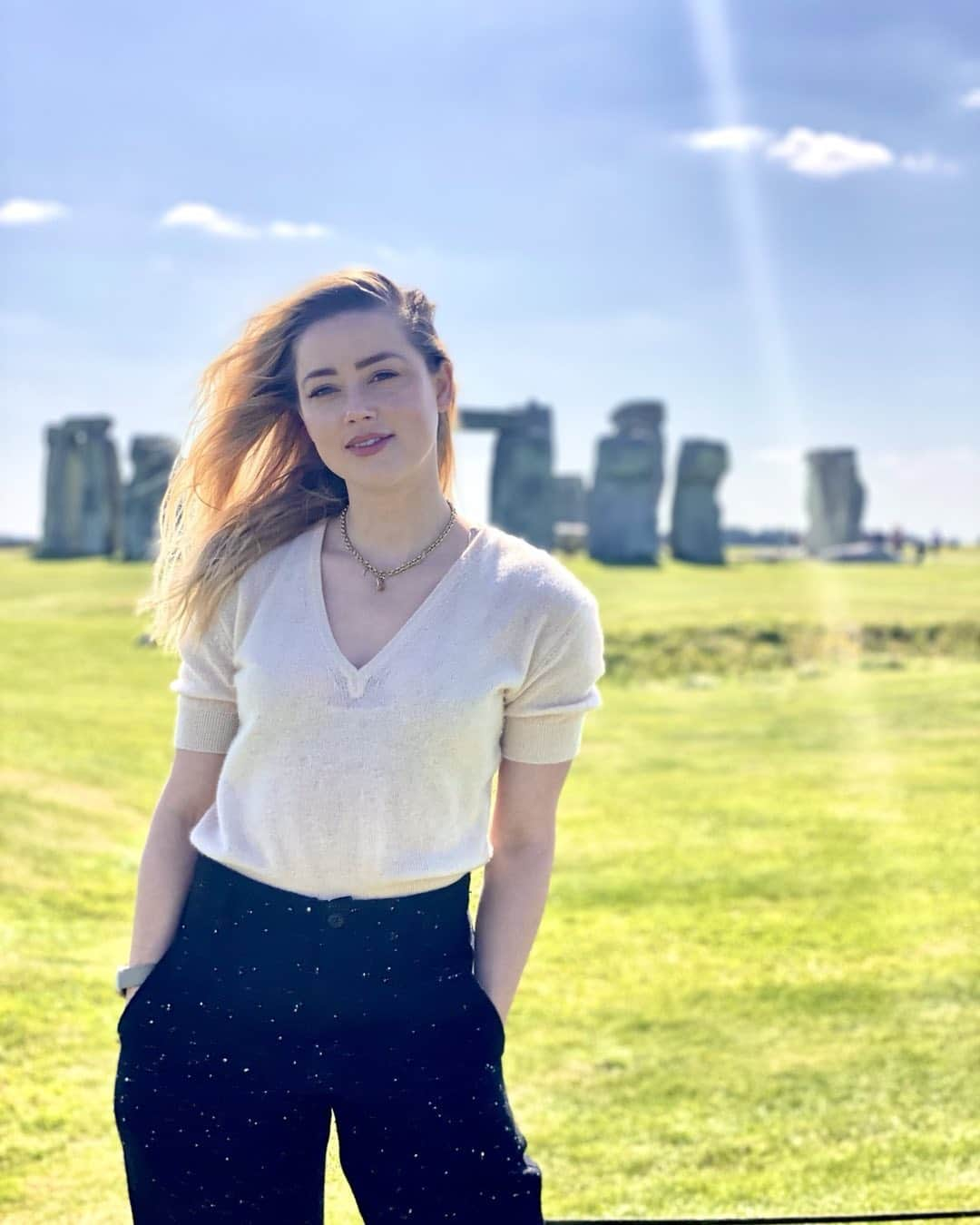 アンバー・ハードさんのインスタグラム写真 - (アンバー・ハードInstagram)「Nothing like some 5,000 year old rocks to make you feel young」8月27日 19時17分 - amberheard