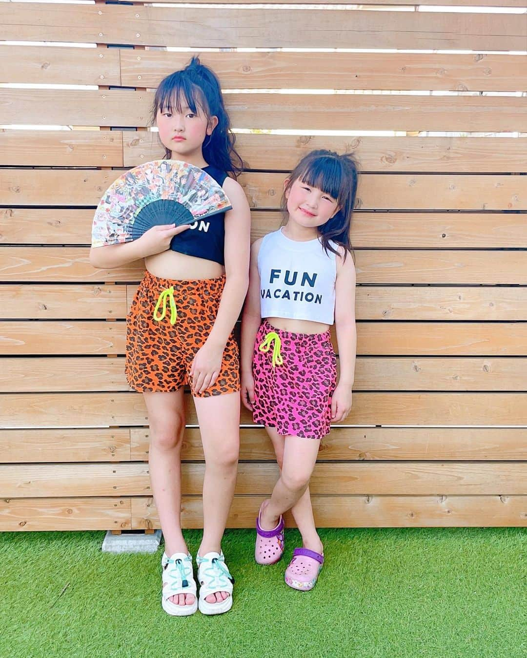 はねまりさんのインスタグラム写真 - (はねまりInstagram)「夏休み延長なし😭みんなもう学校始まりましたか？  #shantihearts #海外ファッション #海外子供服  #はねまり #ユーチューバー #ファッション #子供服 #小学生 #夏コーデ #hanemari #youtuber #fashion  #js #followｍe  #ootd  #リンクコーデ  #双子コーデ #韓国子供服 #js2 #js4」8月27日 19時18分 - hanemarisworld