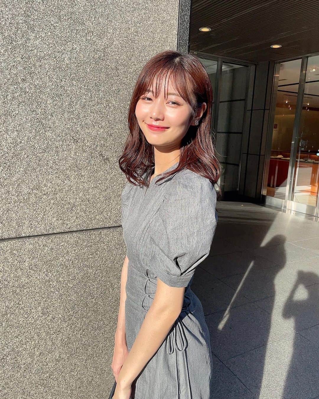 杉浦みずきのインスタグラム：「. 陽に照らされすぎて目あいてない〜  #半目の一歩手前やで ・ #ootd #私服 #ワンピース」
